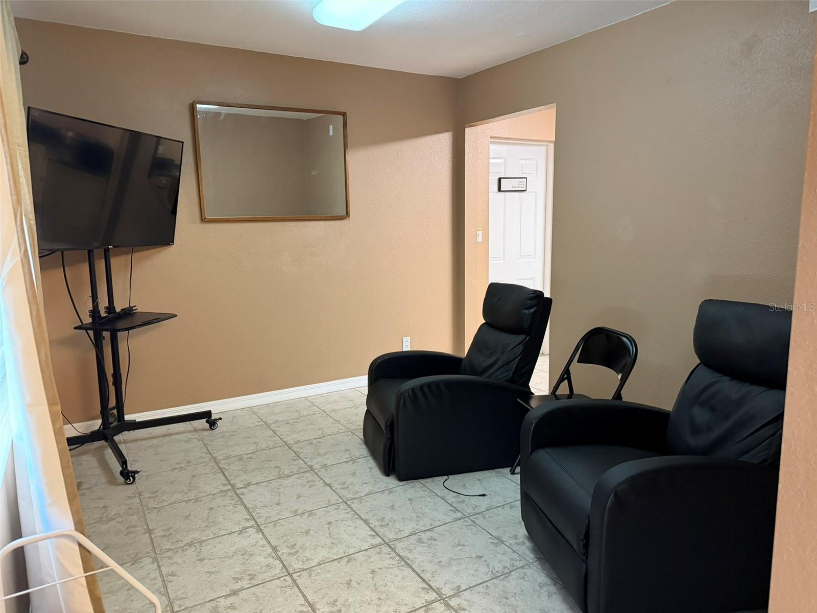 Image 5 of 16 For 2914-a Kenilworth Boulevard