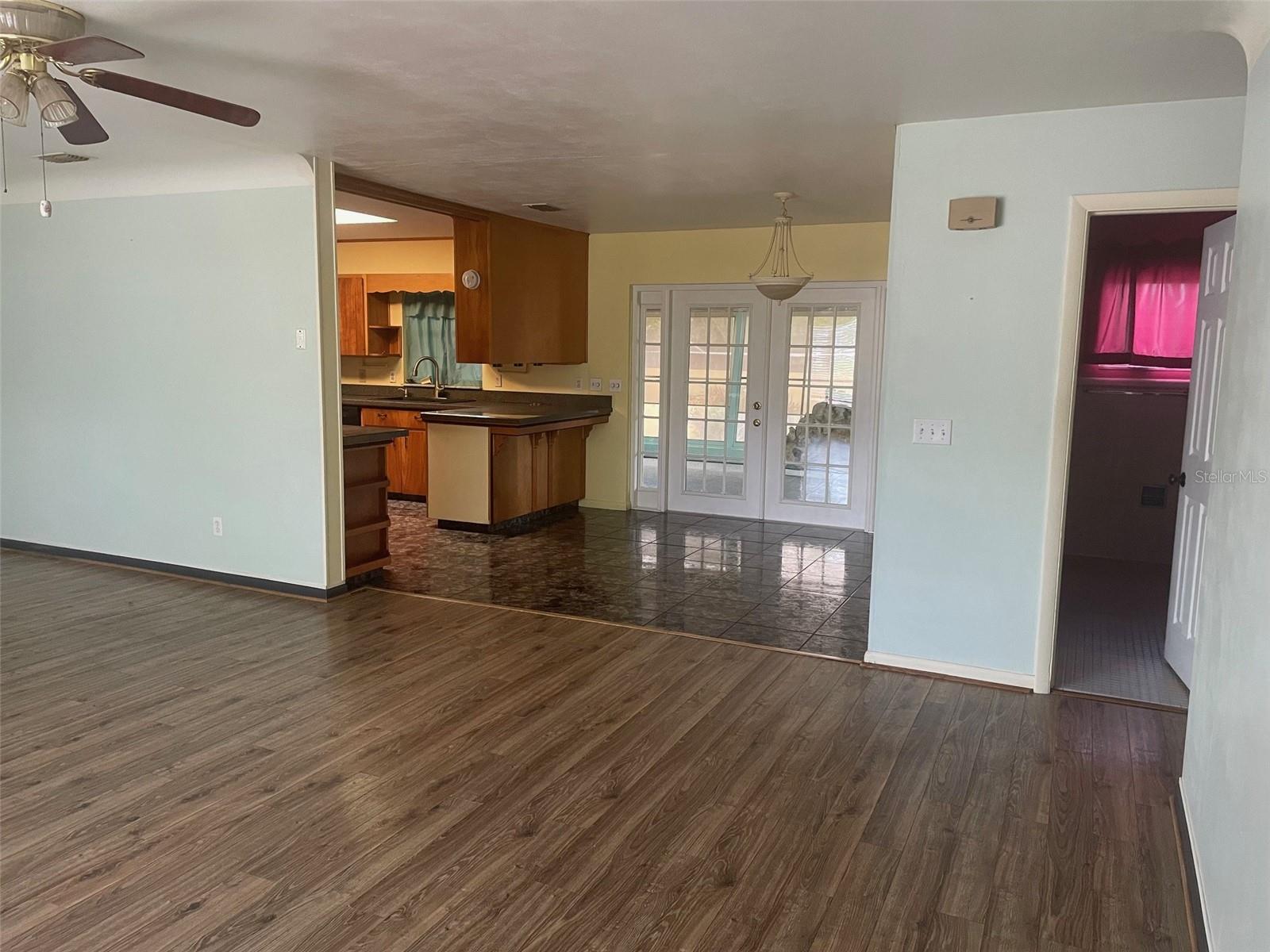 Image 13 of 33 For 260 Harbord Street