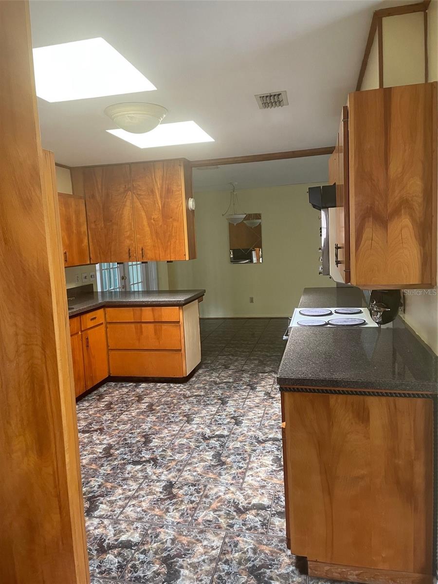 Image 2 of 33 For 260 Harbord Street