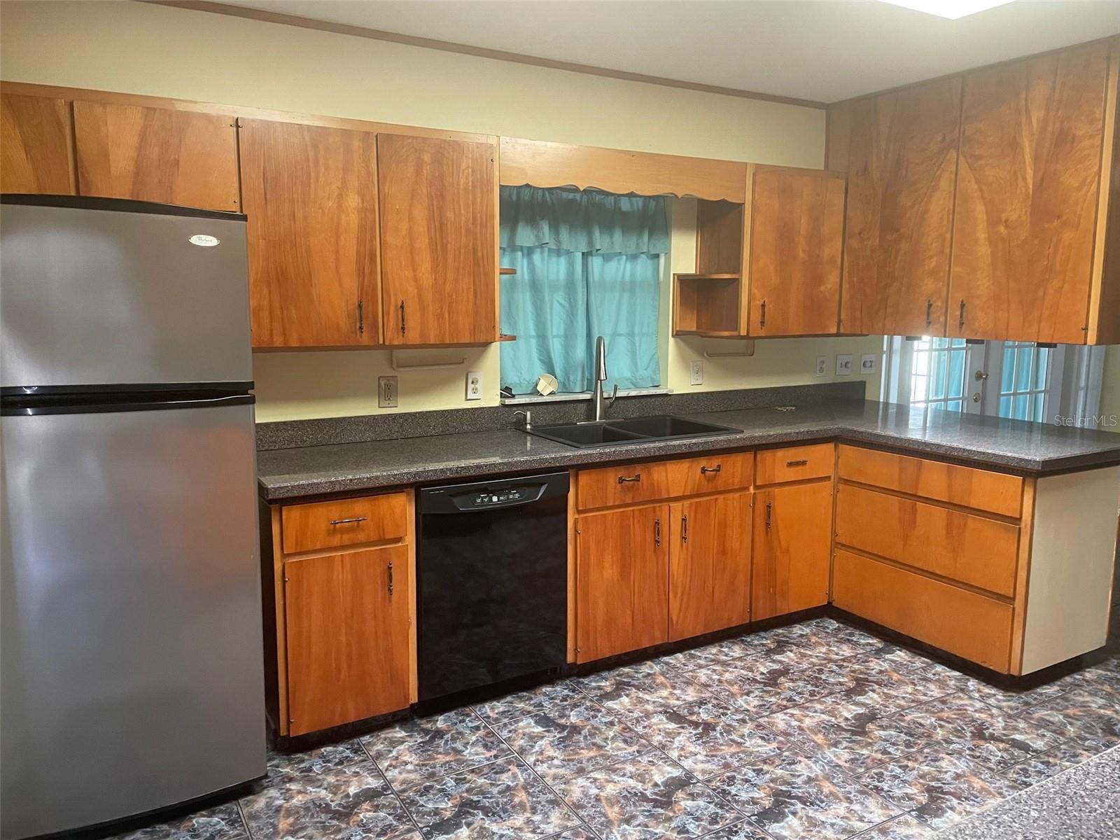 Image 3 of 33 For 260 Harbord Street