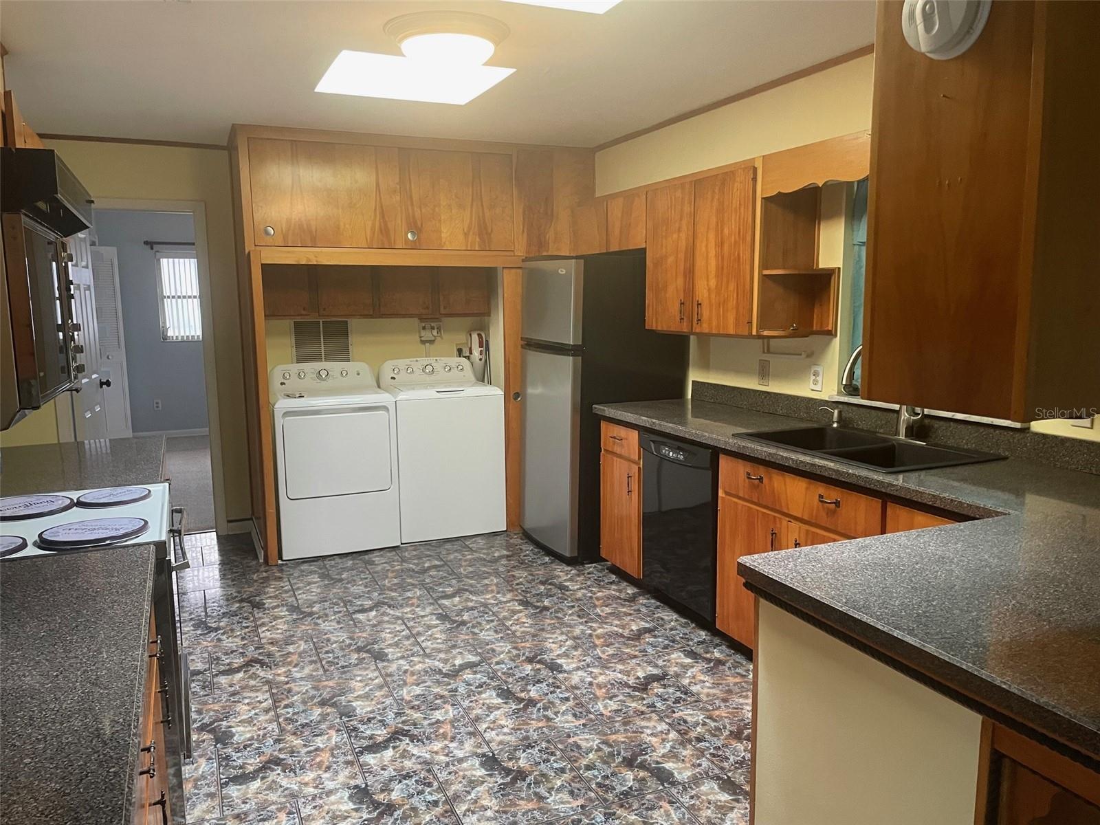 Image 4 of 33 For 260 Harbord Street