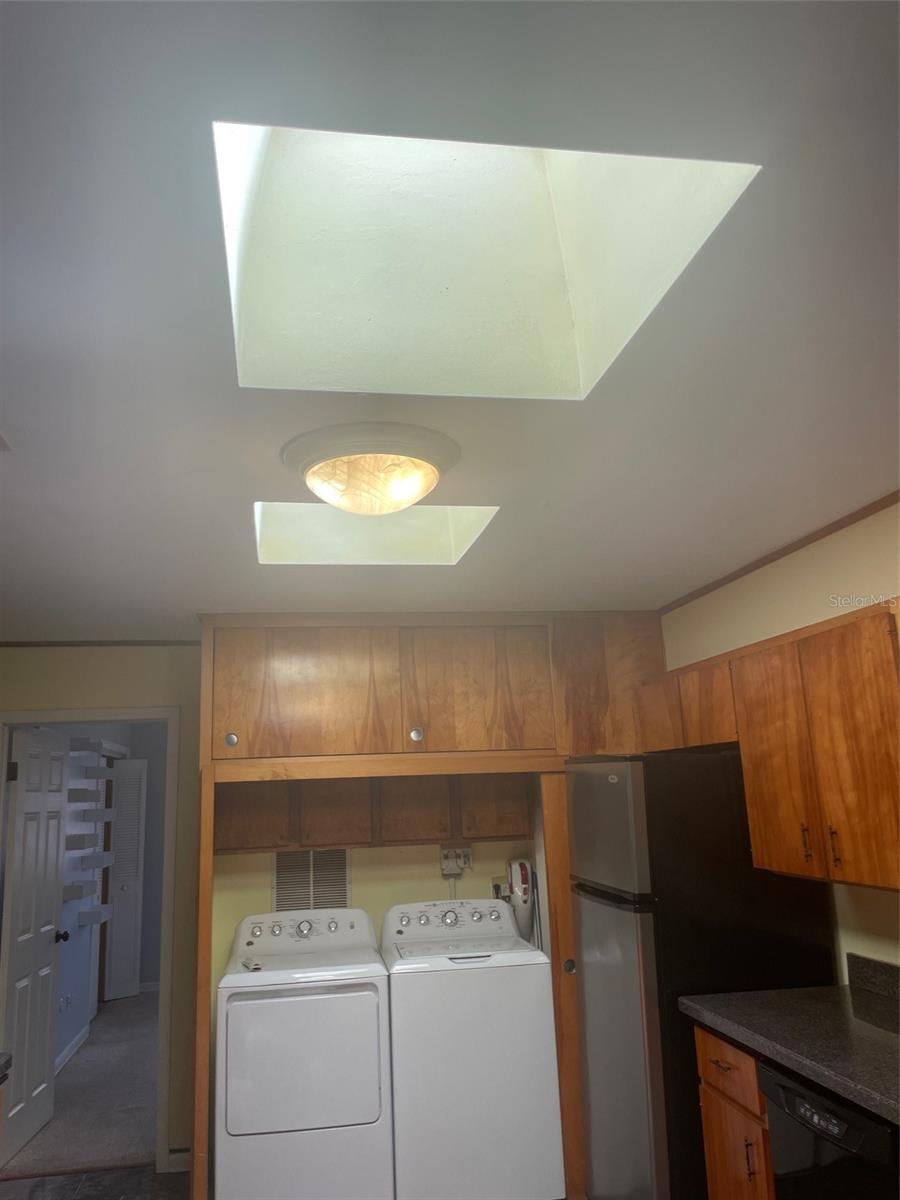 Image 5 of 33 For 260 Harbord Street