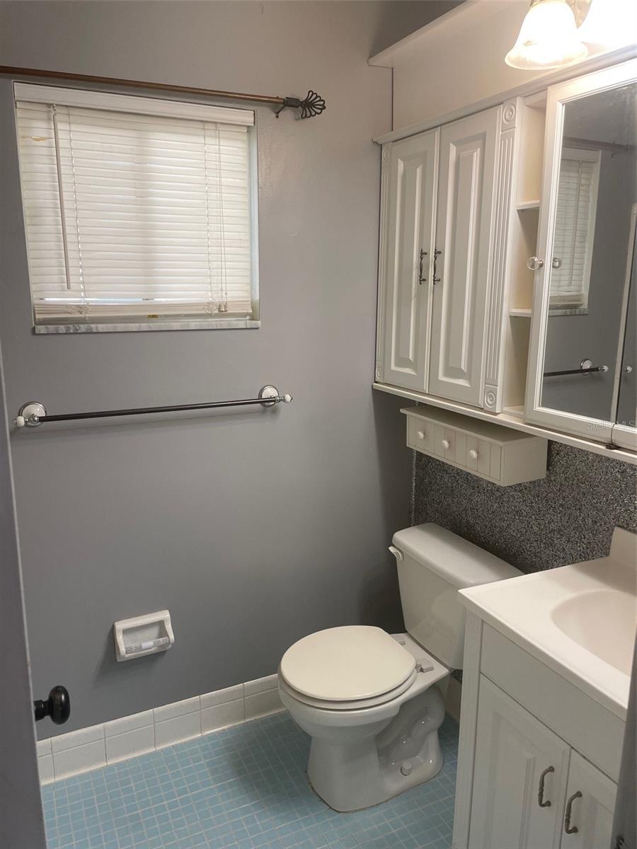 Image 9 of 33 For 260 Harbord Street