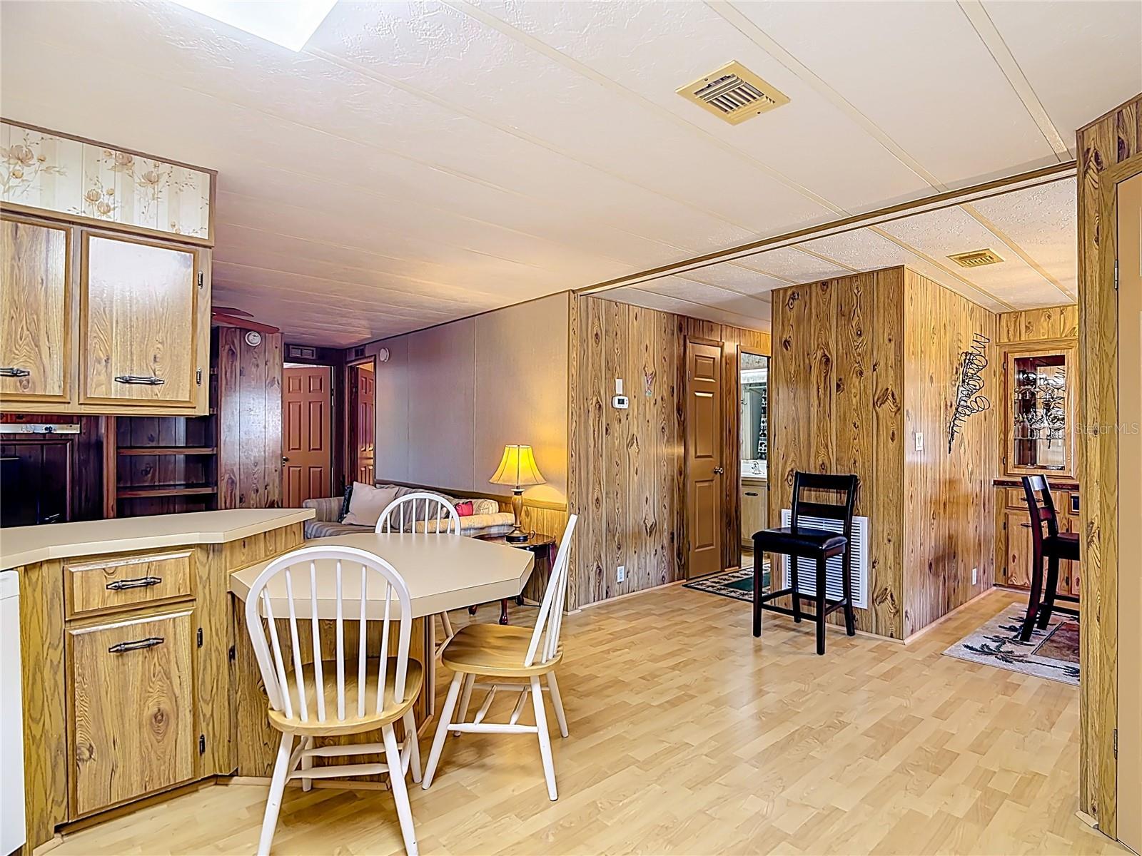 Image 10 of 49 For 6561 Chinaberry Dr Ne