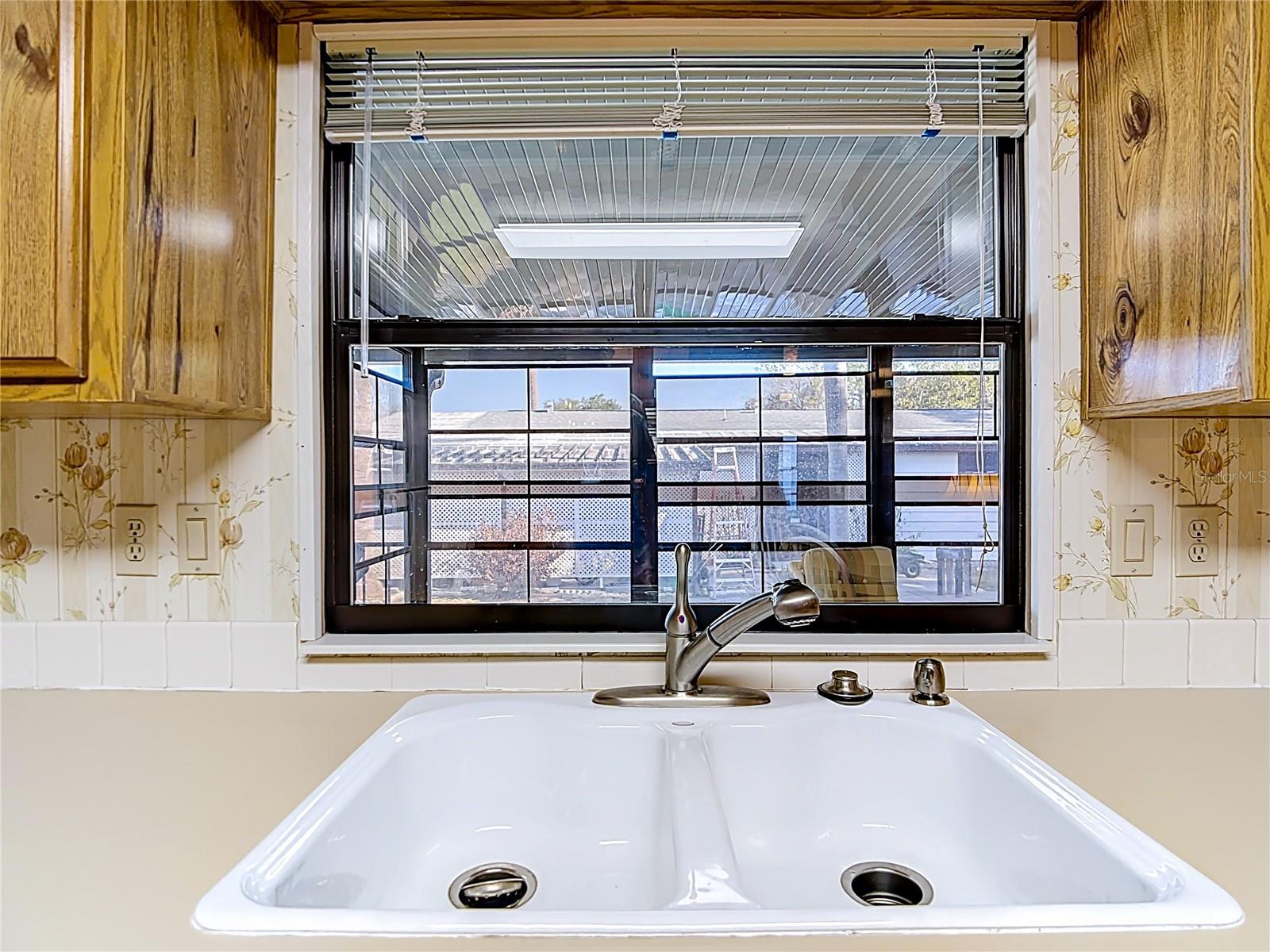 Image 11 of 49 For 6561 Chinaberry Dr Ne