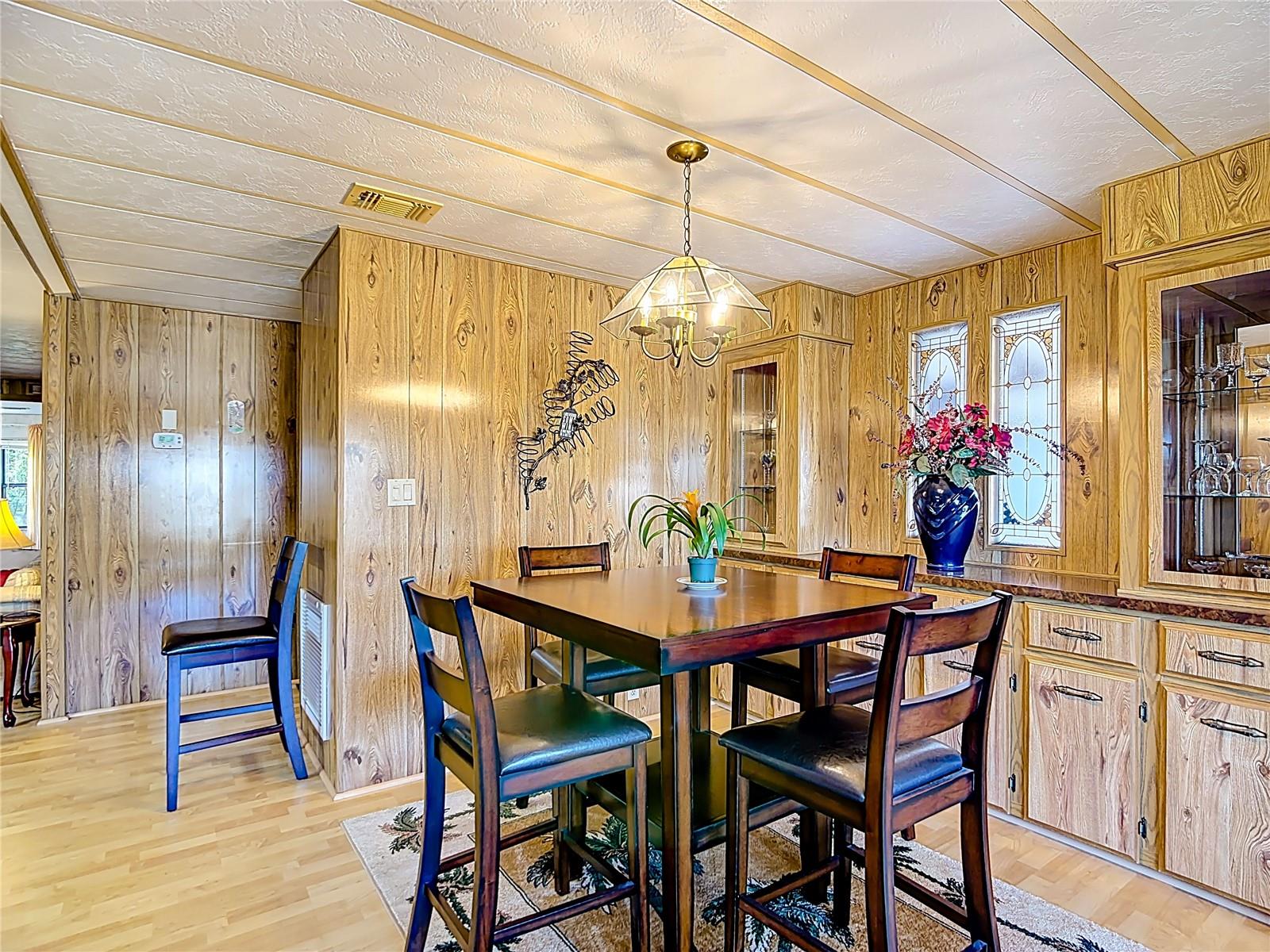 Image 12 of 49 For 6561 Chinaberry Dr Ne