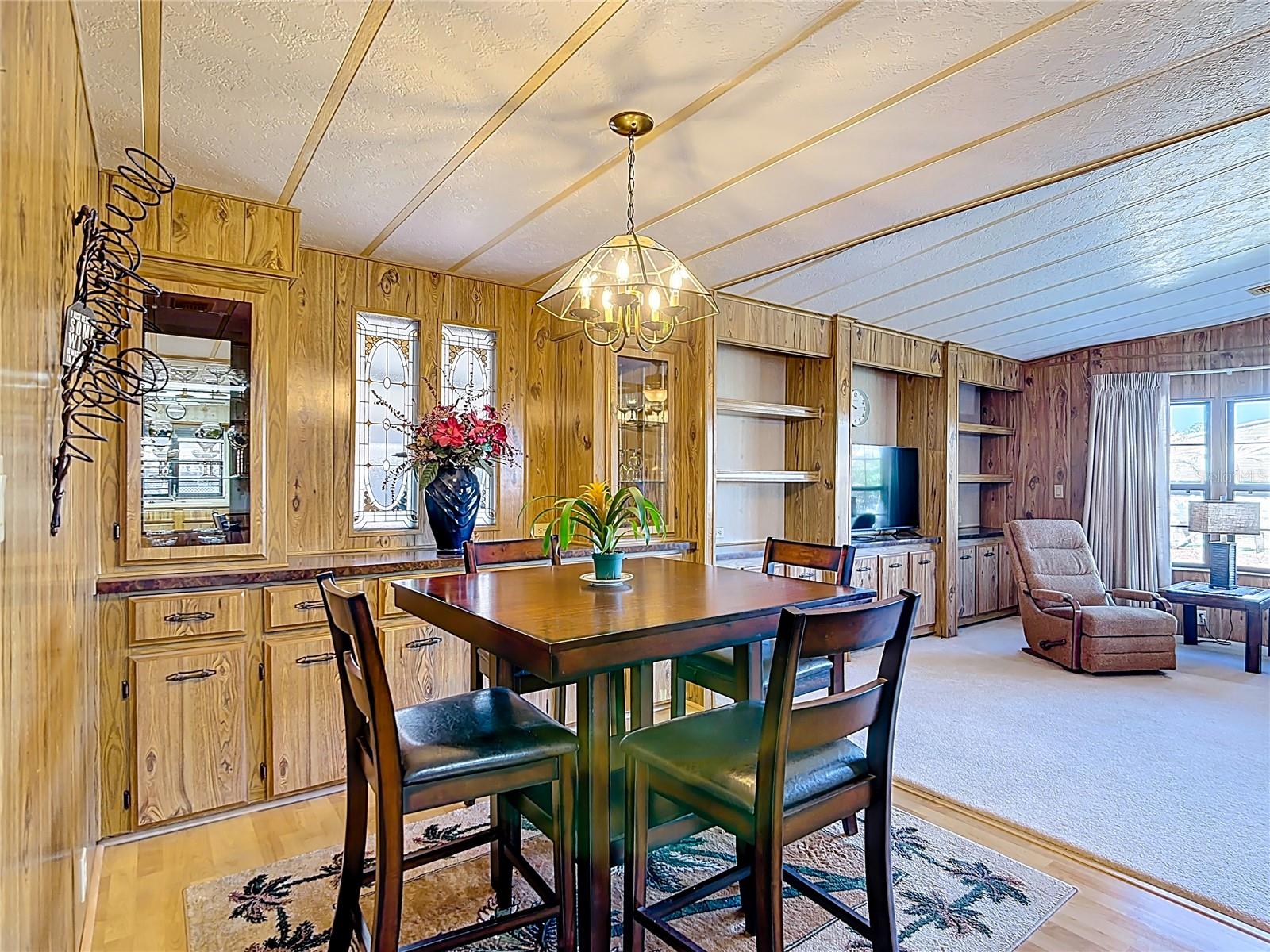 Image 13 of 49 For 6561 Chinaberry Dr Ne