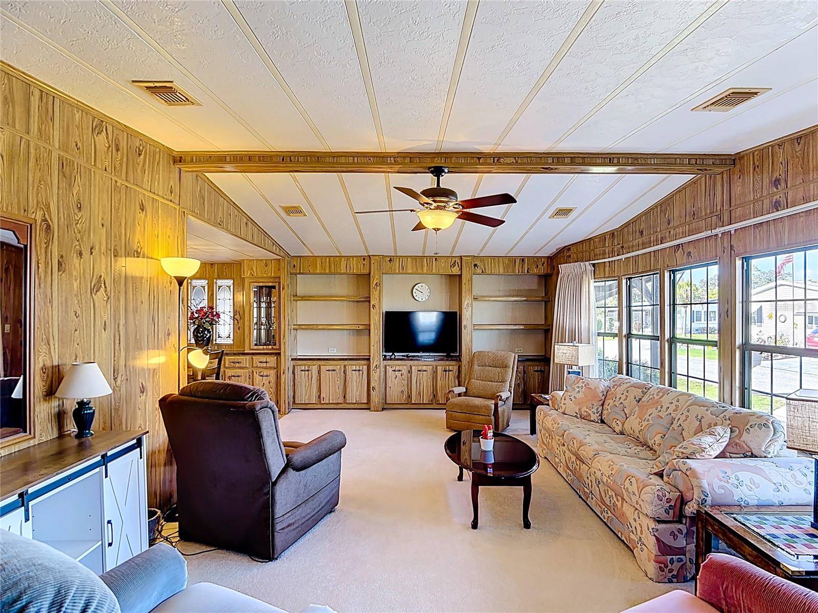 Image 14 of 49 For 6561 Chinaberry Dr Ne