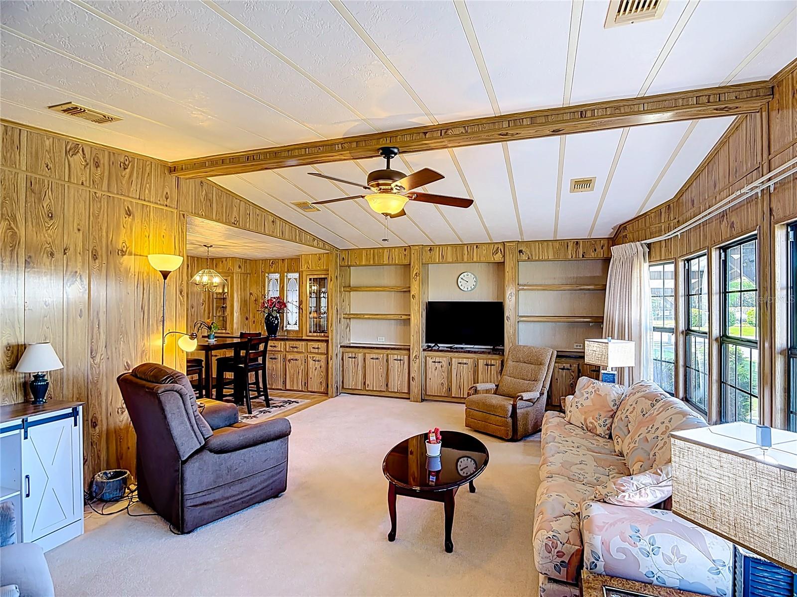 Image 15 of 49 For 6561 Chinaberry Dr Ne