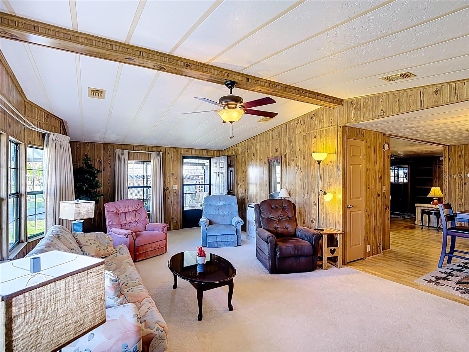 Image 16 of 49 For 6561 Chinaberry Dr Ne