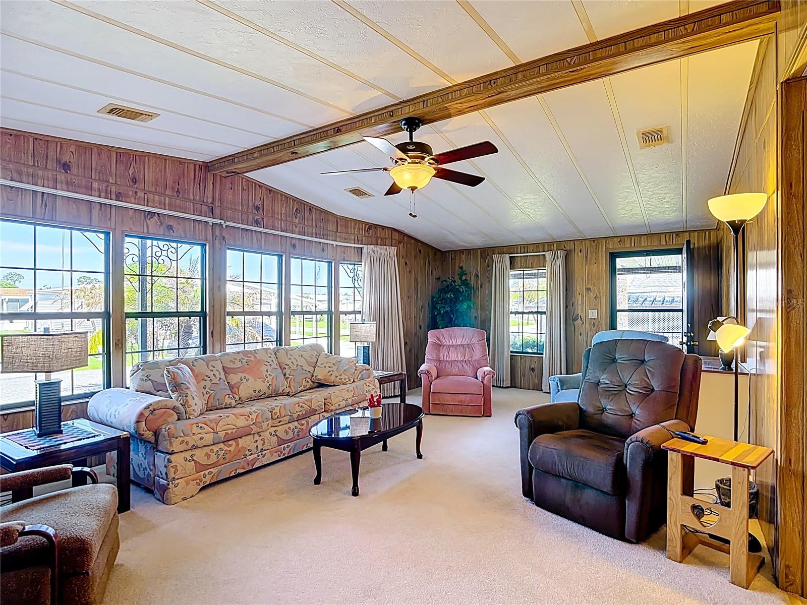 Image 17 of 49 For 6561 Chinaberry Dr Ne