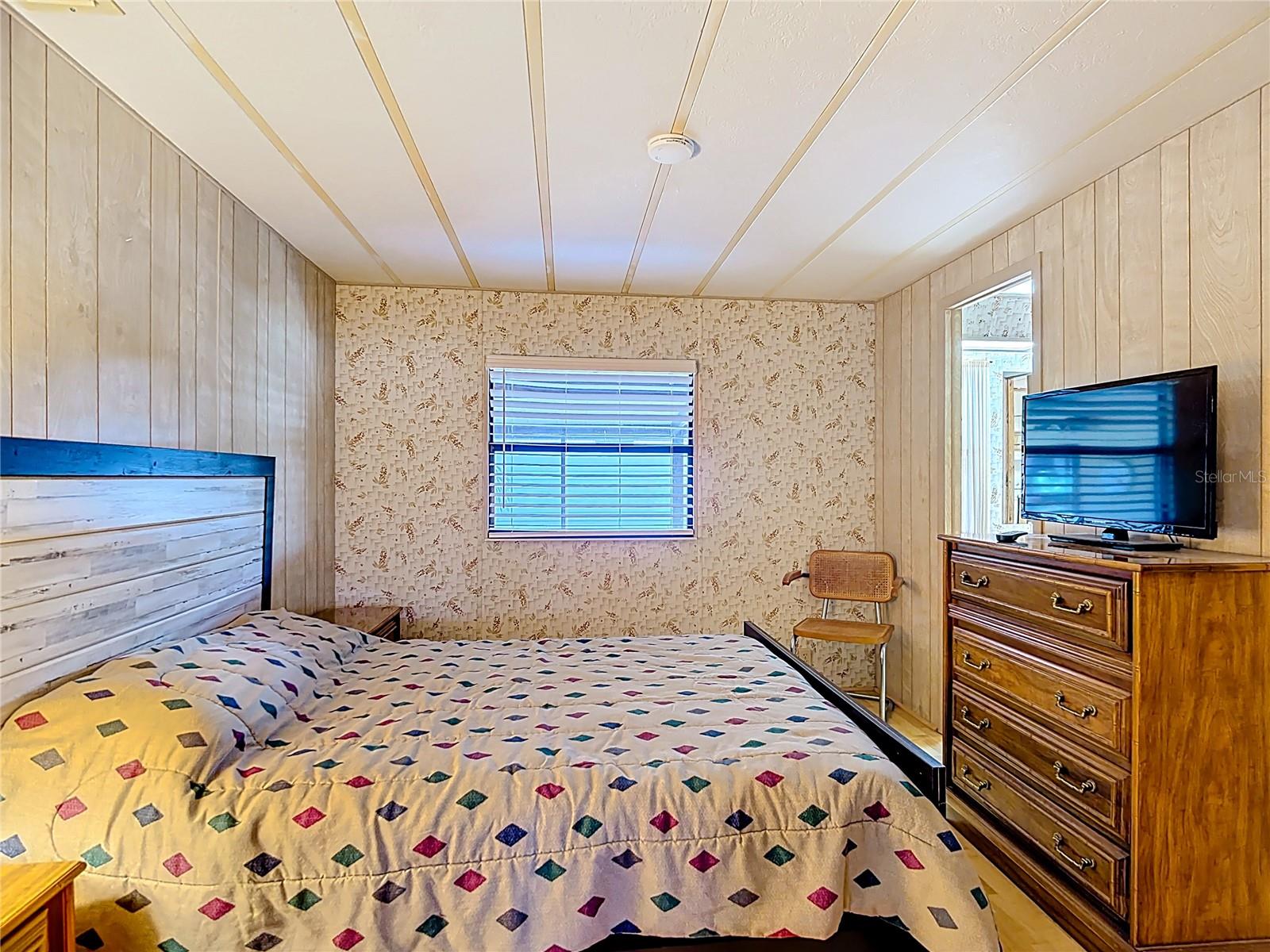 Image 21 of 49 For 6561 Chinaberry Dr Ne