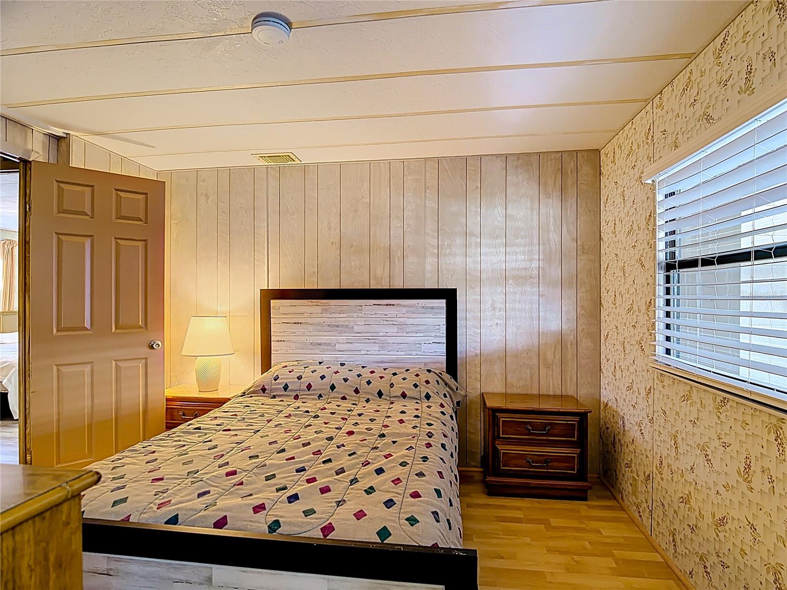 Image 22 of 49 For 6561 Chinaberry Dr Ne