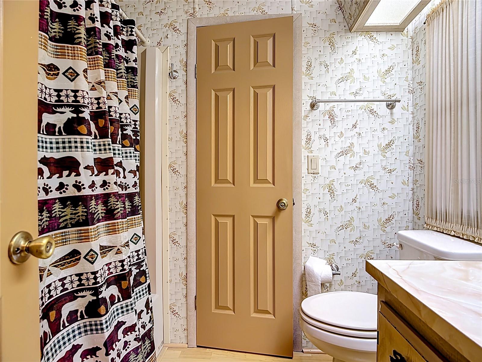 Image 25 of 49 For 6561 Chinaberry Dr Ne