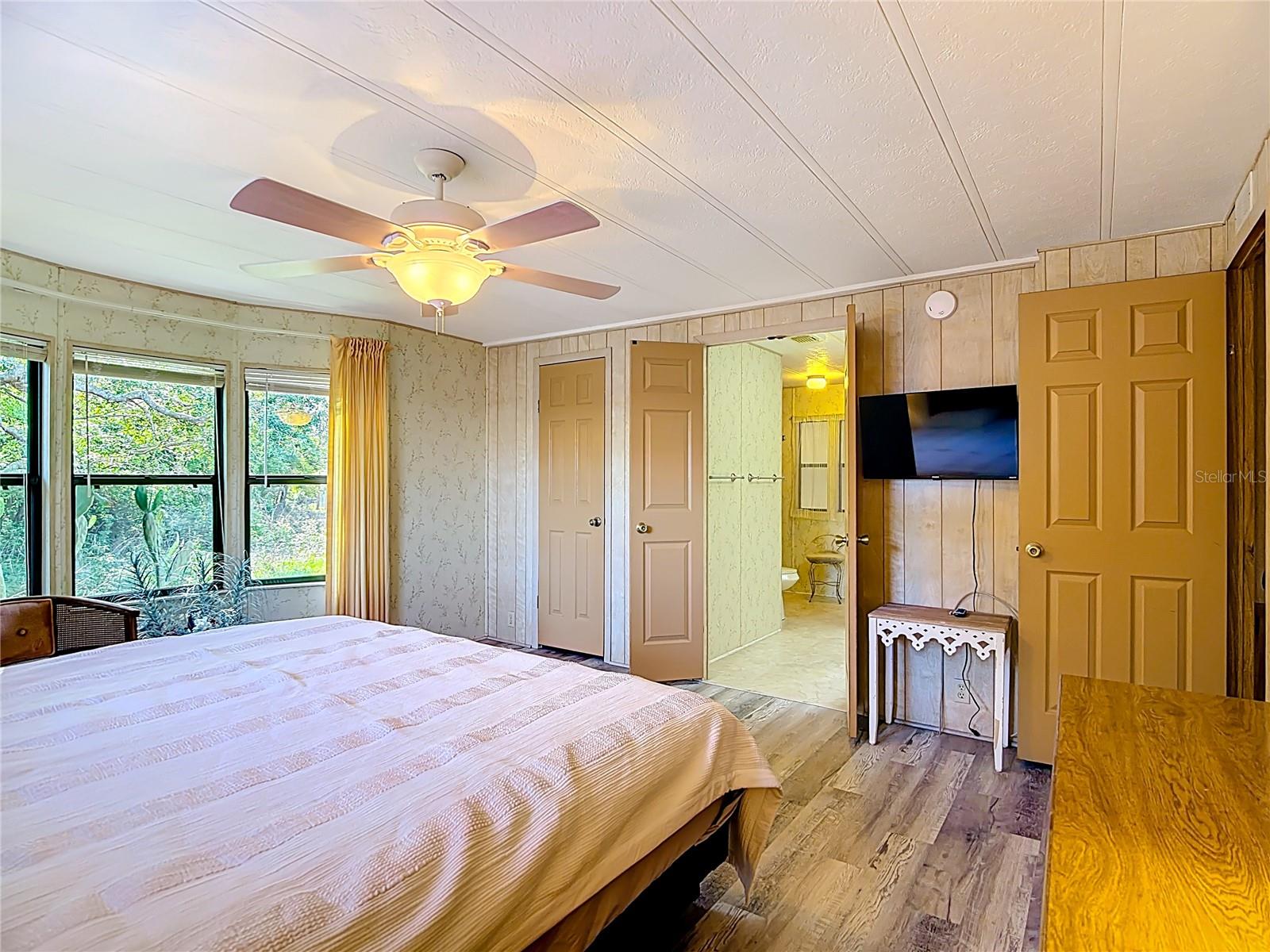 Image 26 of 49 For 6561 Chinaberry Dr Ne