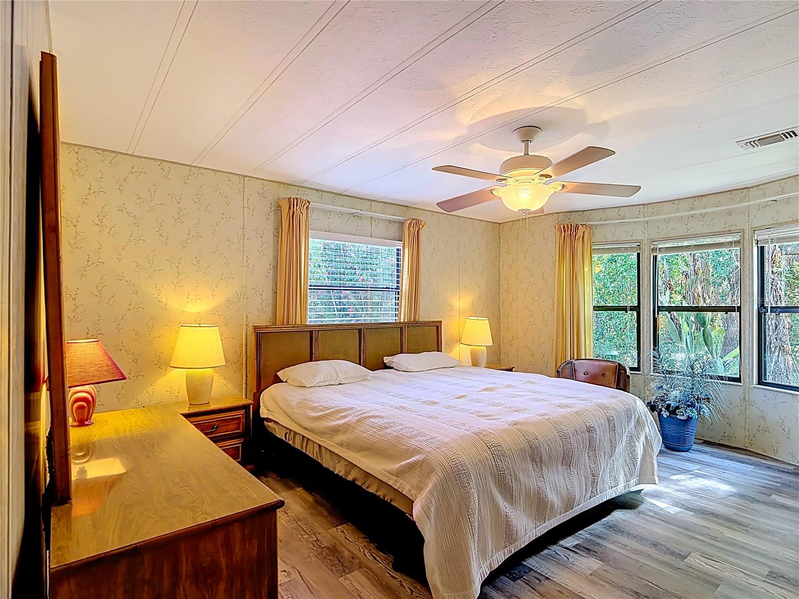 Image 27 of 49 For 6561 Chinaberry Dr Ne