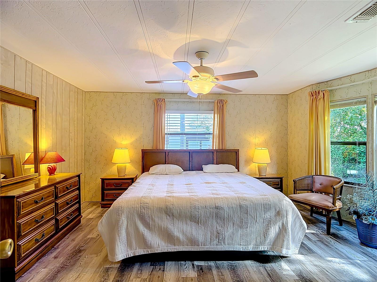 Image 28 of 49 For 6561 Chinaberry Dr Ne