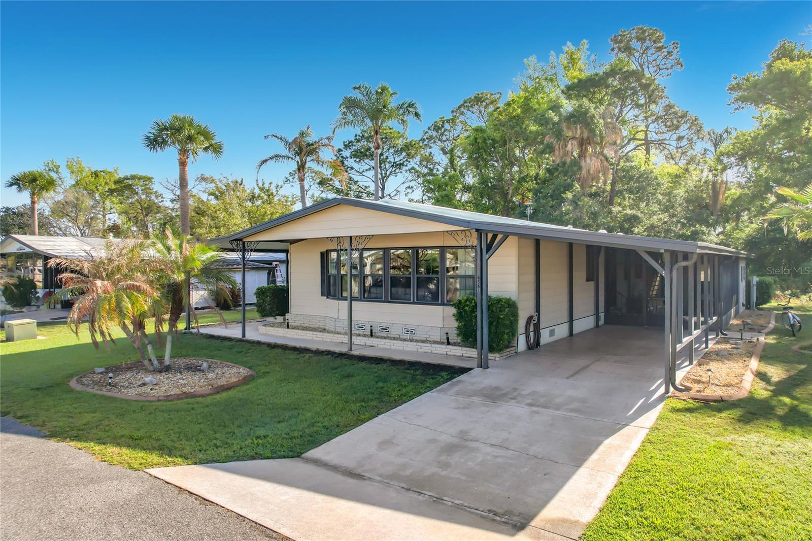 Image 3 of 49 For 6561 Chinaberry Dr Ne