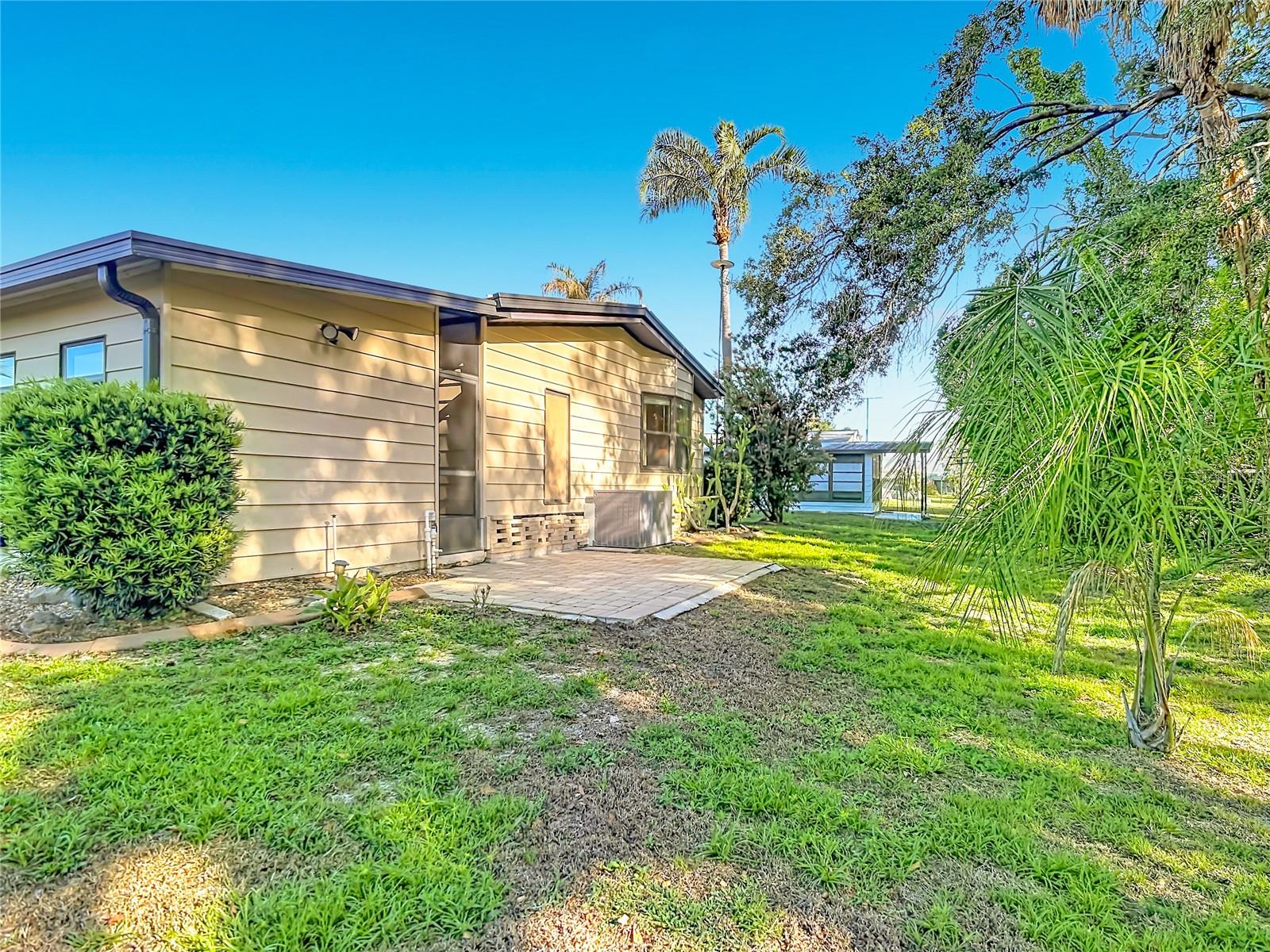 Image 42 of 49 For 6561 Chinaberry Dr Ne