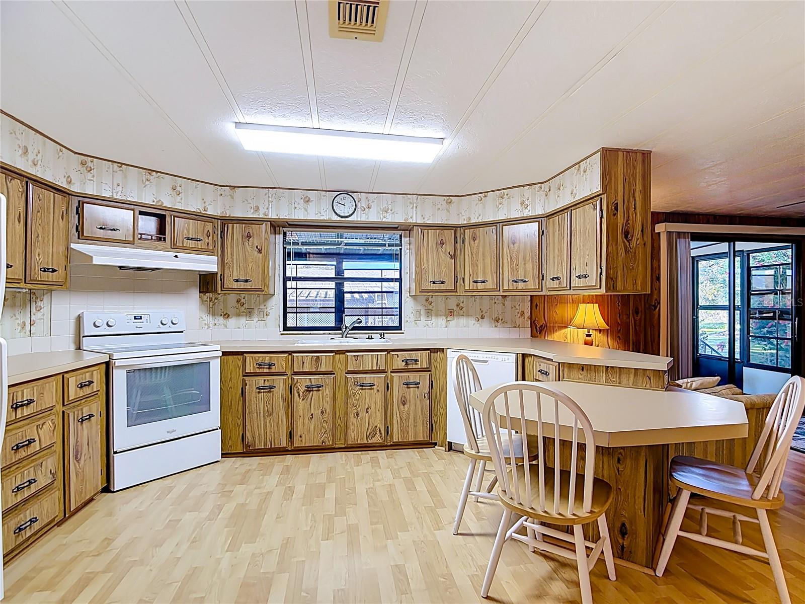 Image 8 of 49 For 6561 Chinaberry Dr Ne