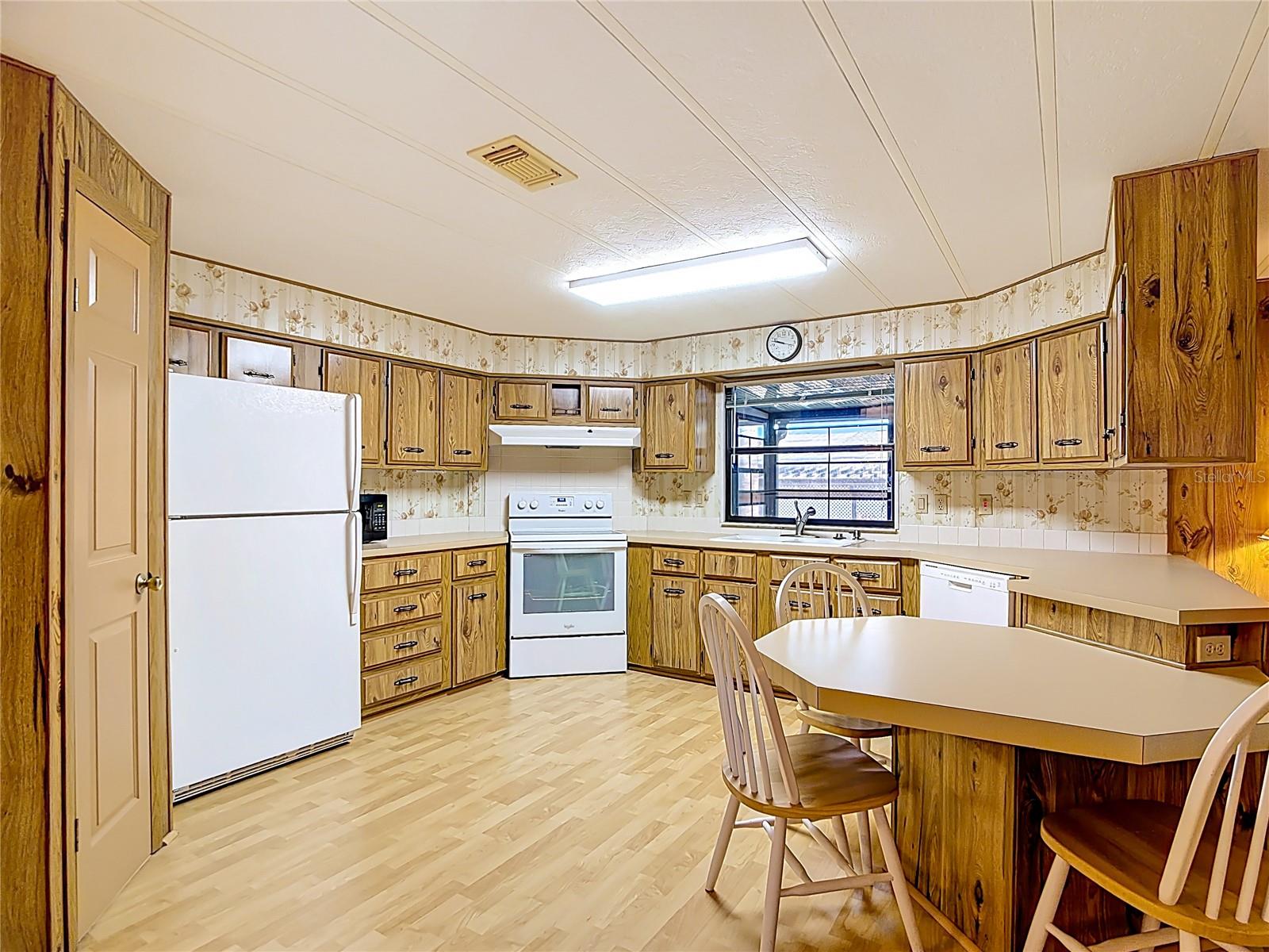 Image 9 of 49 For 6561 Chinaberry Dr Ne