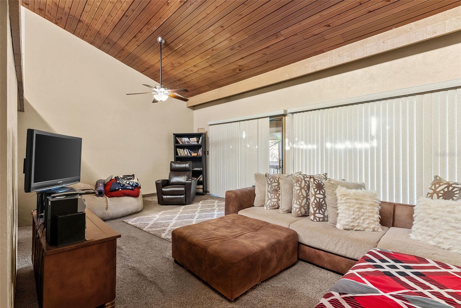 Image 11 of 23 For 567 Maple Leaf Court 567