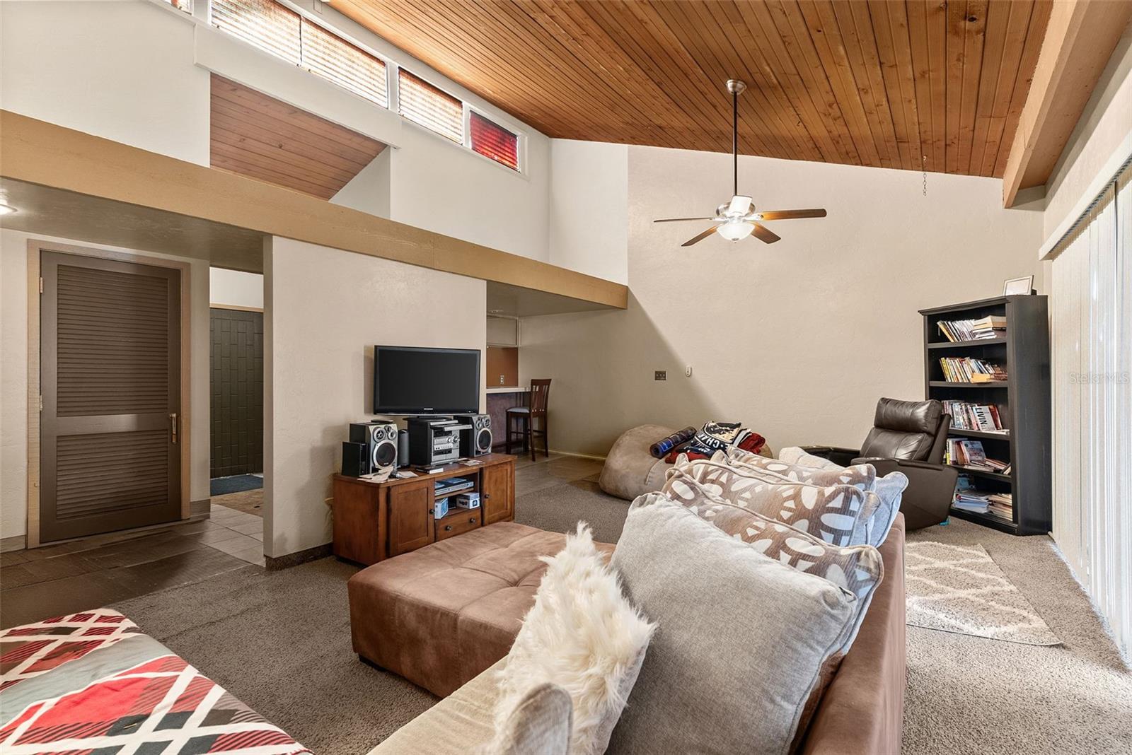 Image 13 of 23 For 567 Maple Leaf Court 567