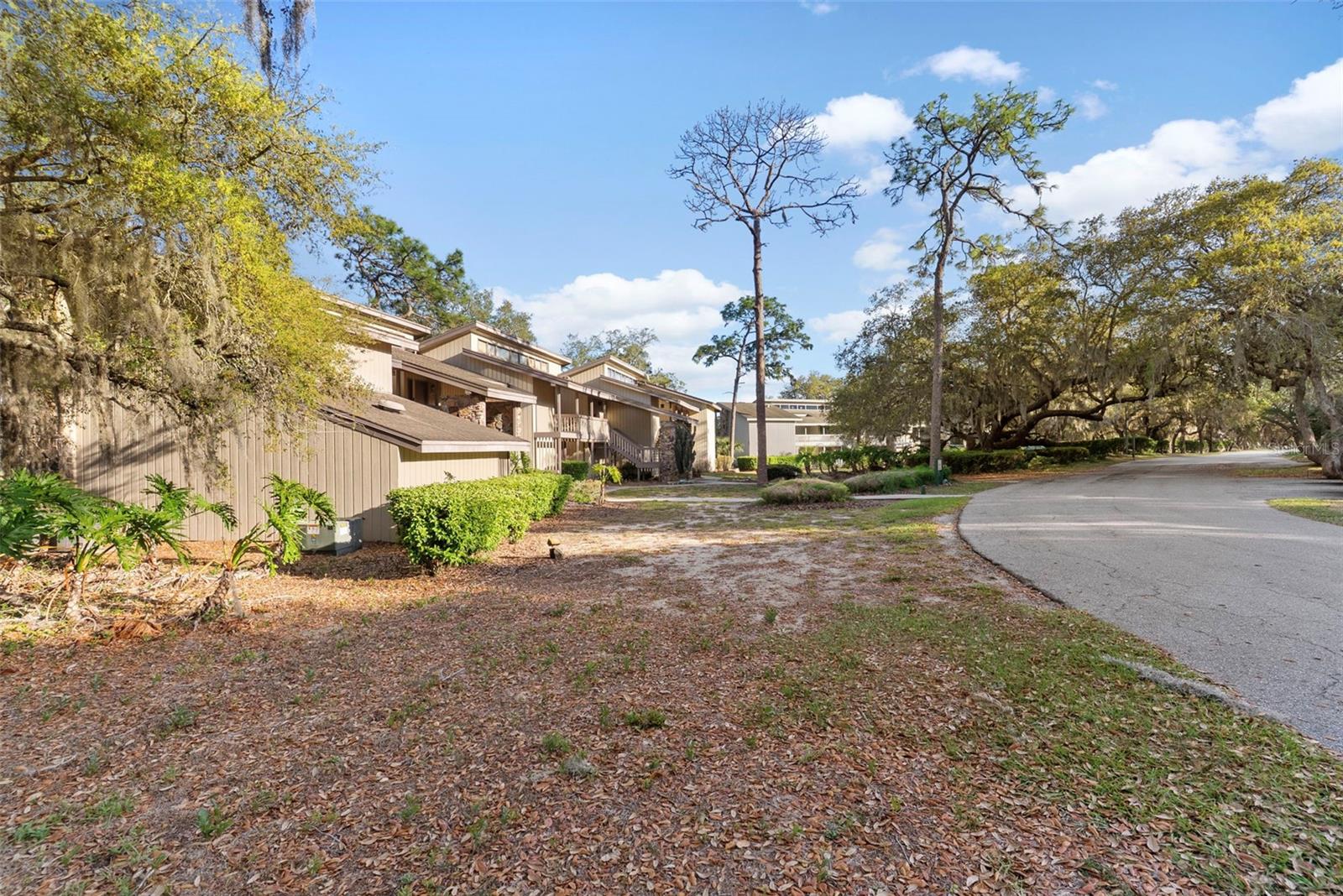 Image 19 of 23 For 567 Maple Leaf Court 567