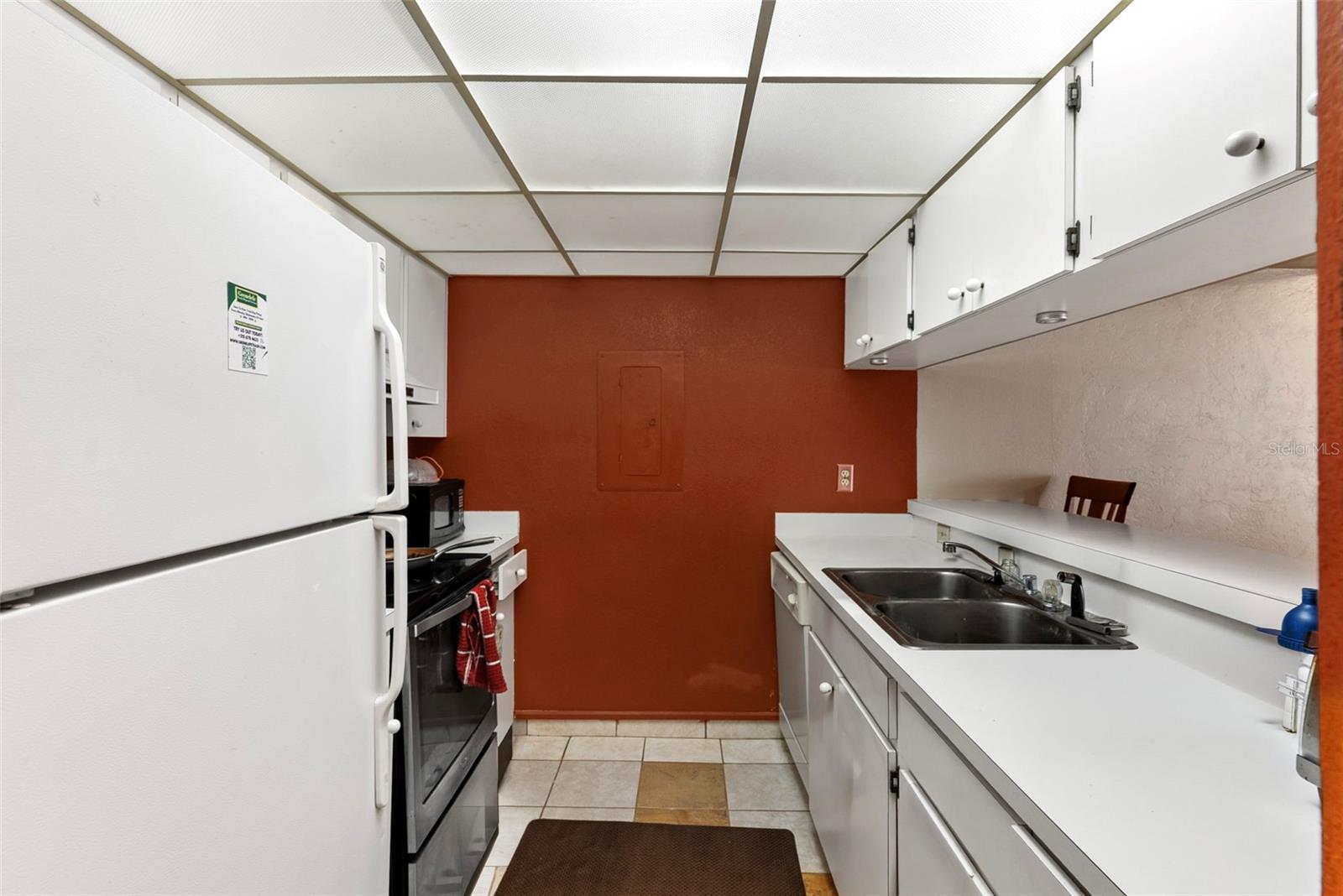 Image 8 of 23 For 567 Maple Leaf Court 567