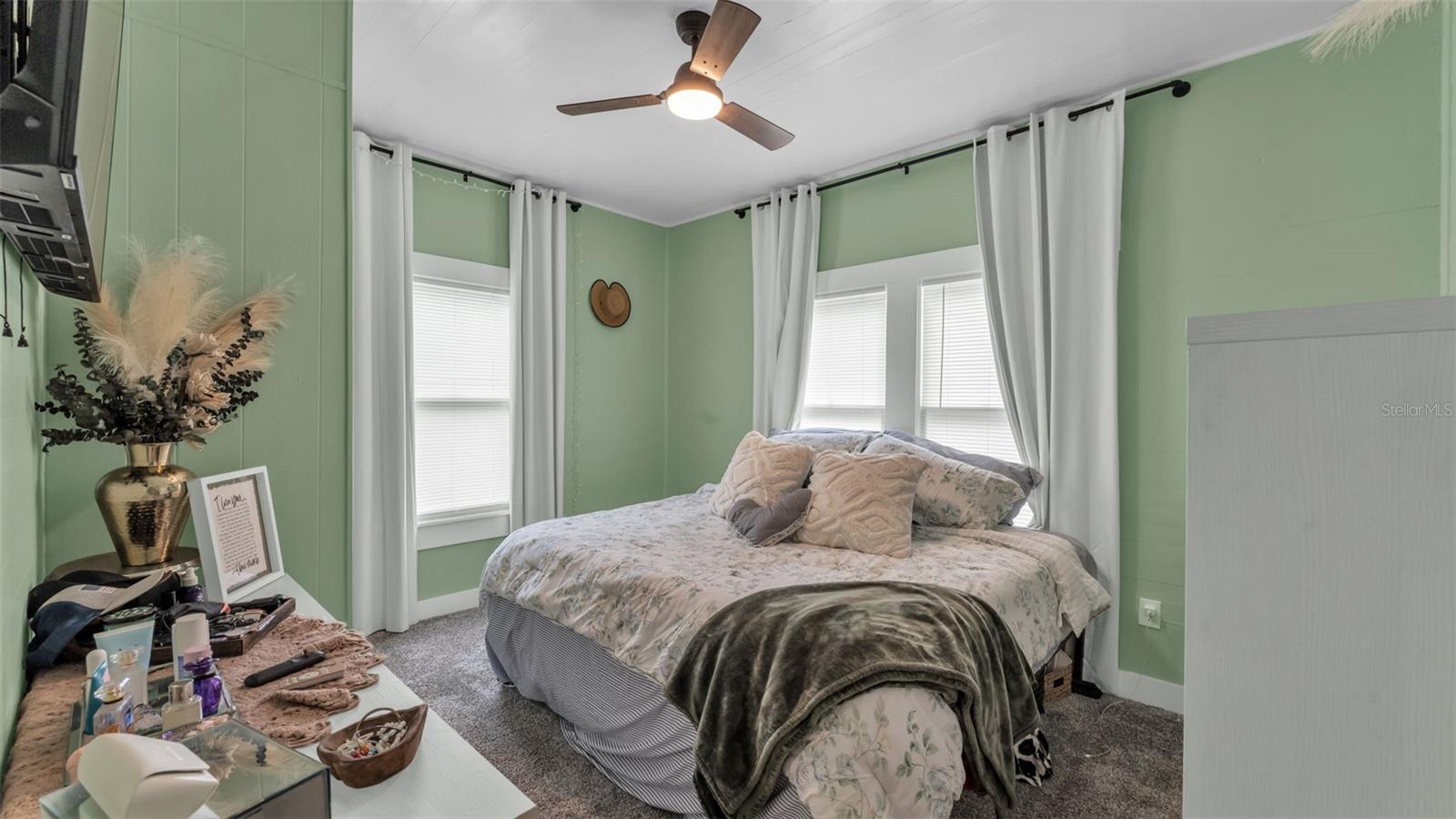 Image 13 of 33 For 495 Plumosa Street