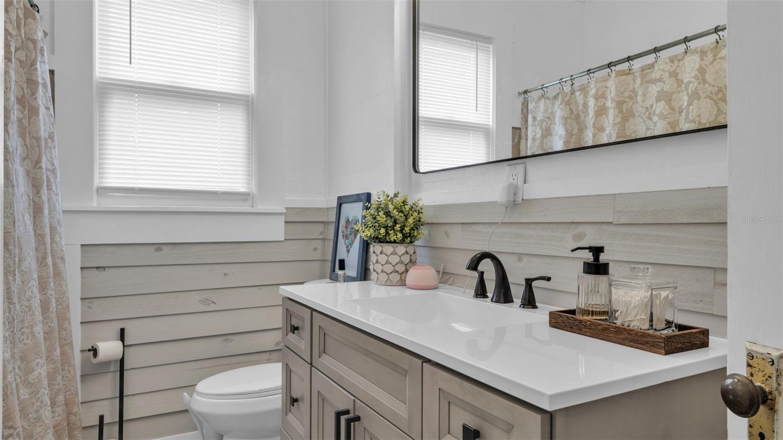 Image 16 of 33 For 495 Plumosa Street