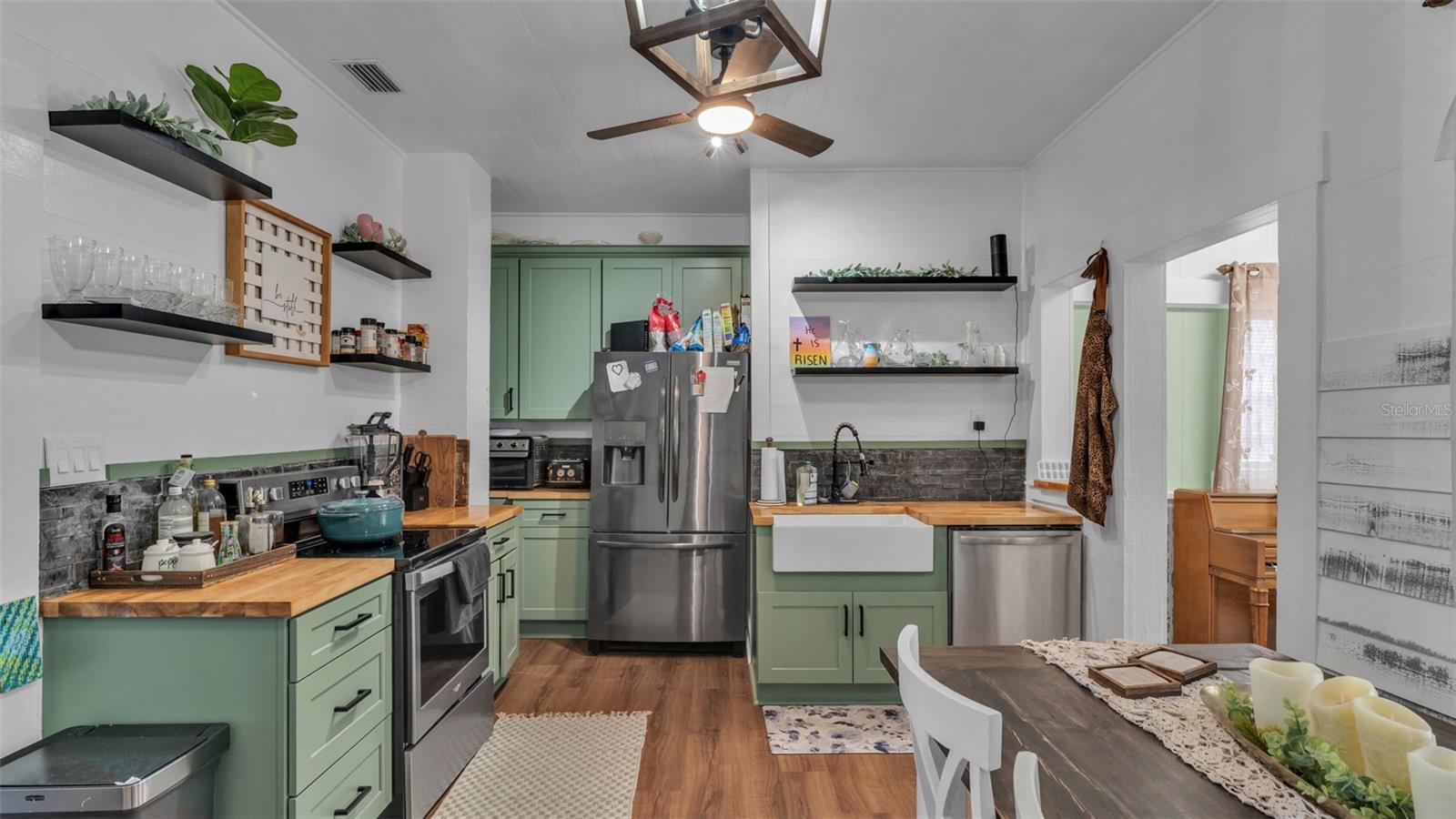 Image 18 of 33 For 495 Plumosa Street