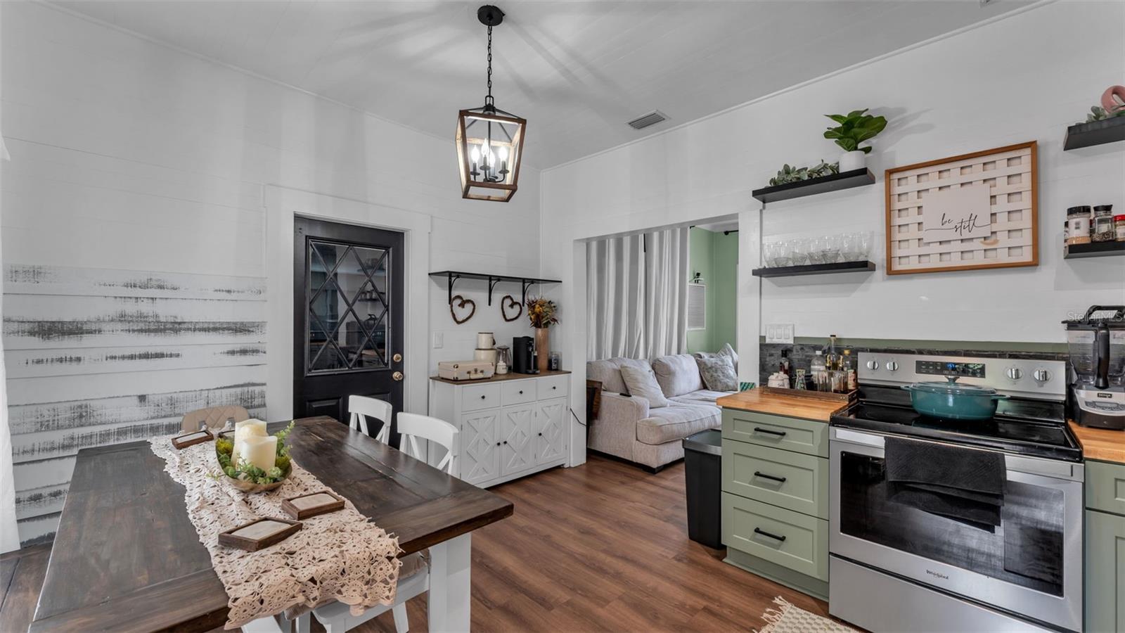 Image 19 of 33 For 495 Plumosa Street