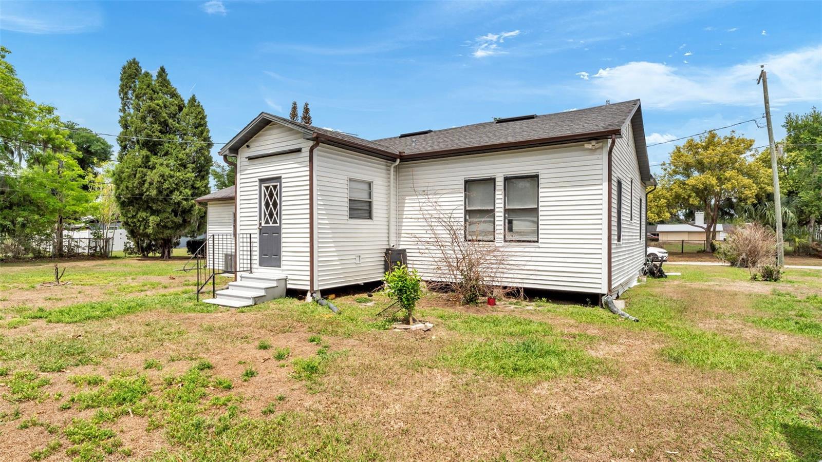 Image 24 of 33 For 495 Plumosa Street