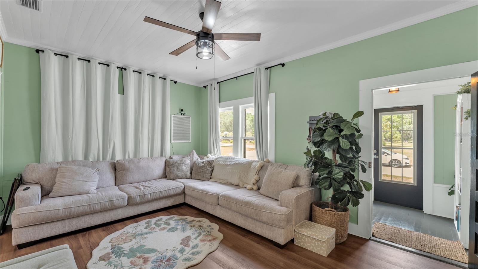 Image 7 of 33 For 495 Plumosa Street