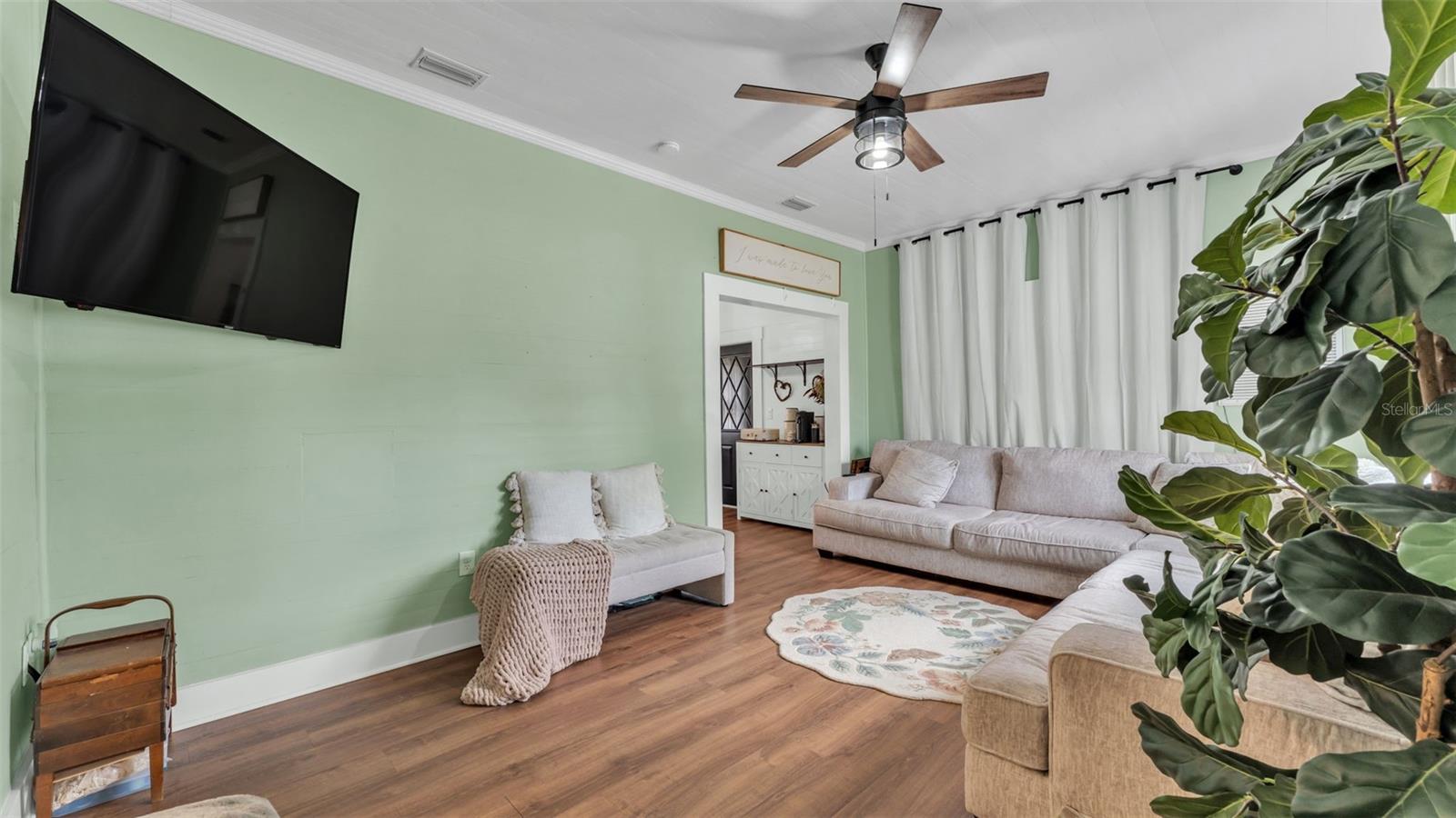 Image 8 of 33 For 495 Plumosa Street