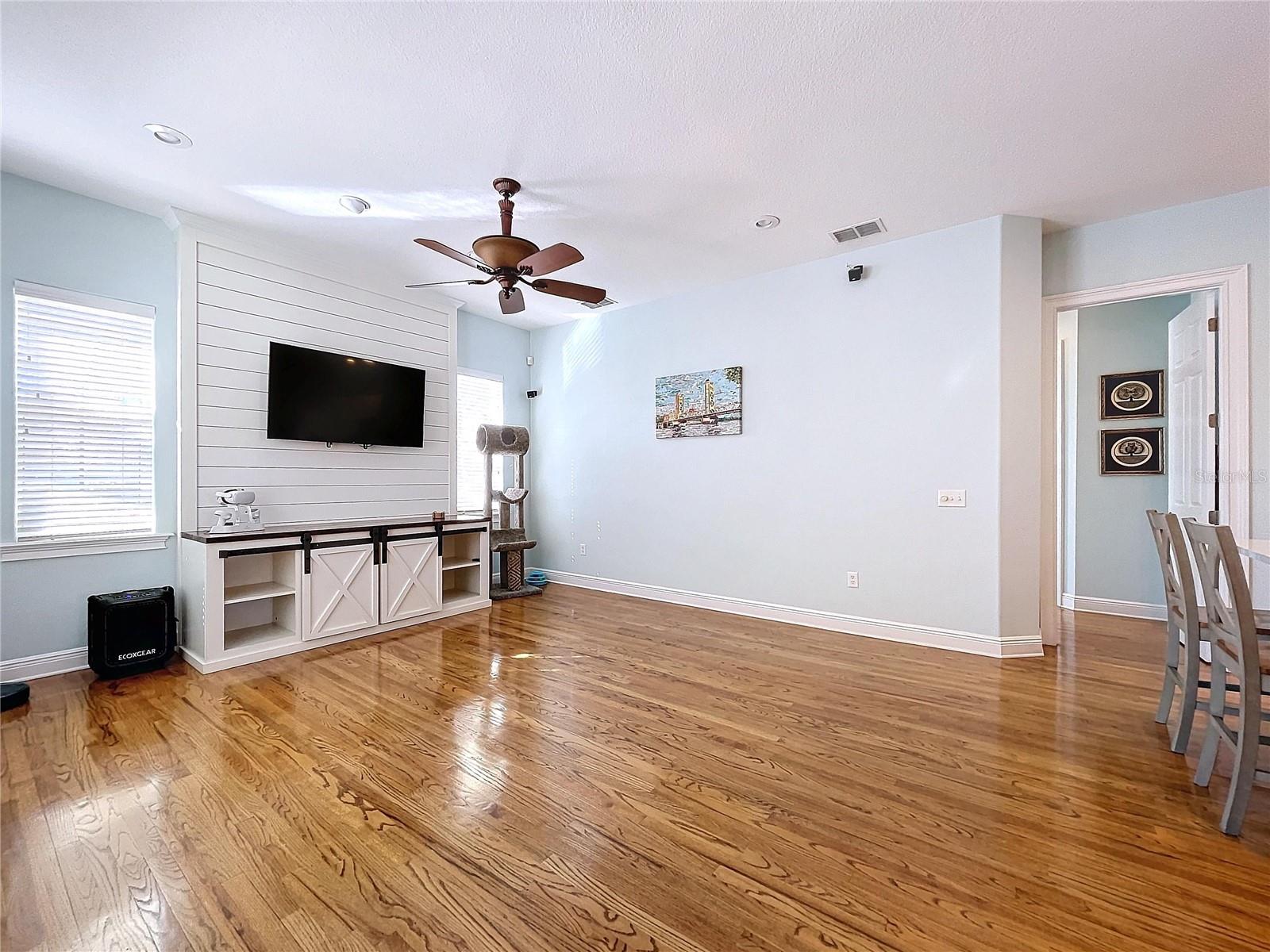 Listing photo id 27 for 5825 High Ridge Loop