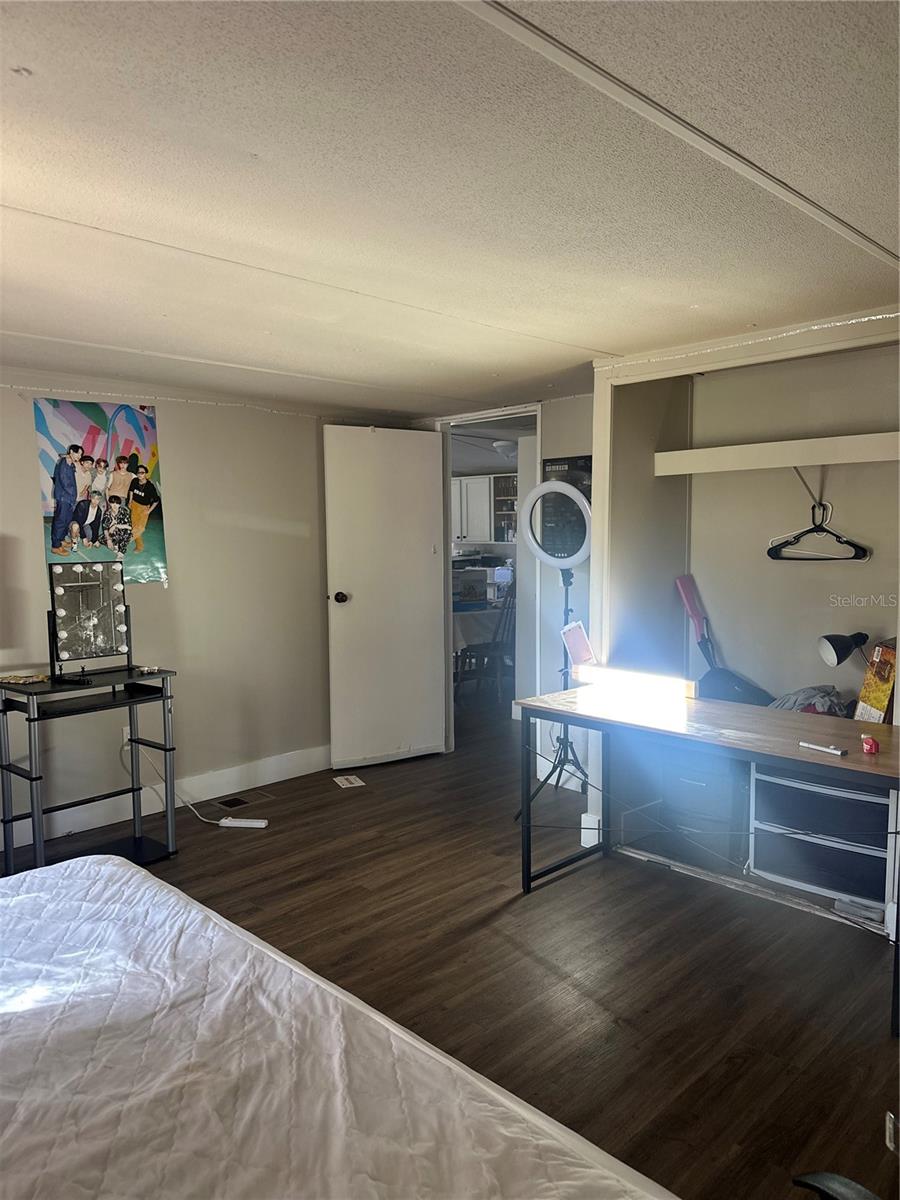 Image 6 of 14 For 5230 Woodville Street