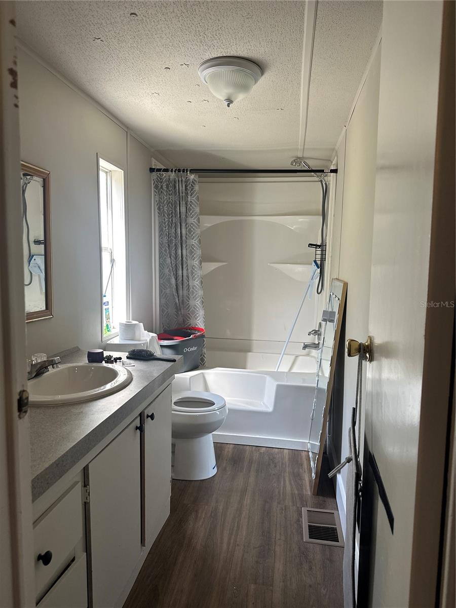 Image 8 of 14 For 5230 Woodville Street