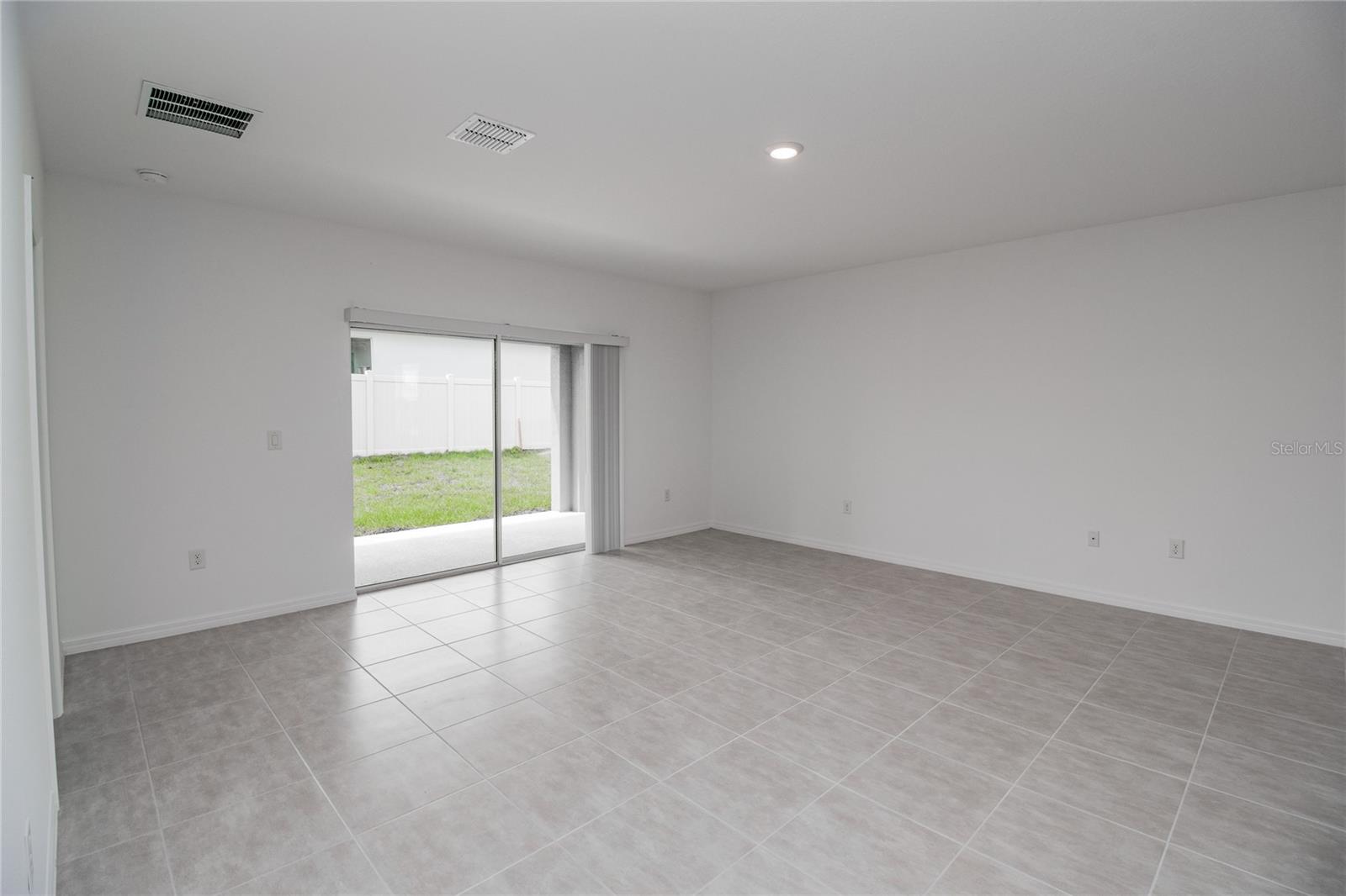 Image 10 of 27 For 2068 Babbling Brook Boulevard