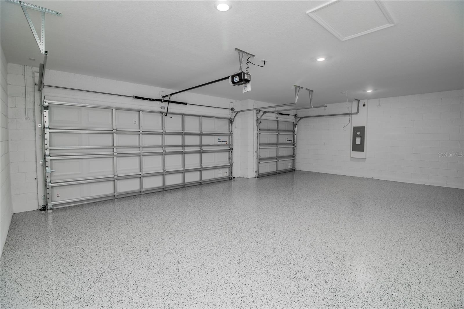 Image 20 of 27 For 2068 Babbling Brook Boulevard