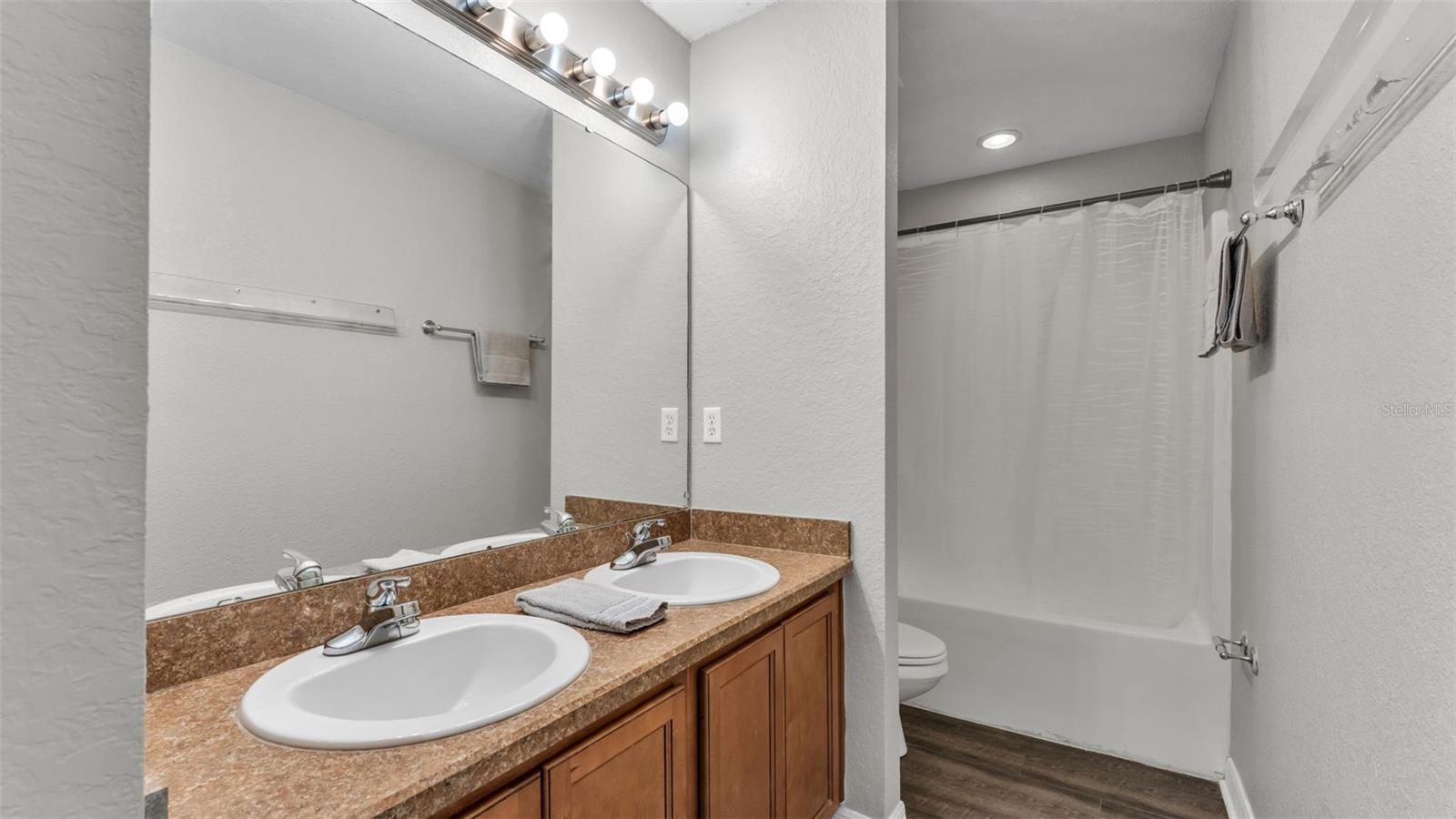 Image 16 of 26 For 222 Carpenters Way 62