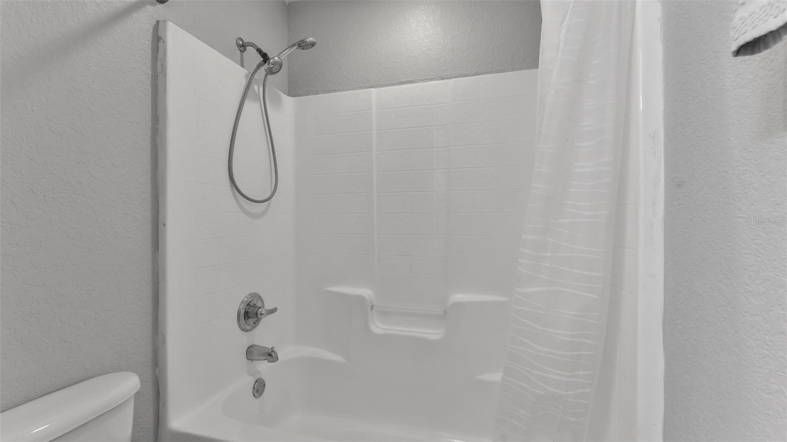 Image 17 of 26 For 222 Carpenters Way 62