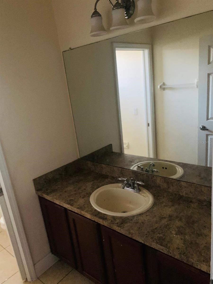 Image 5 of 9 For 2454 Hamlet Circle