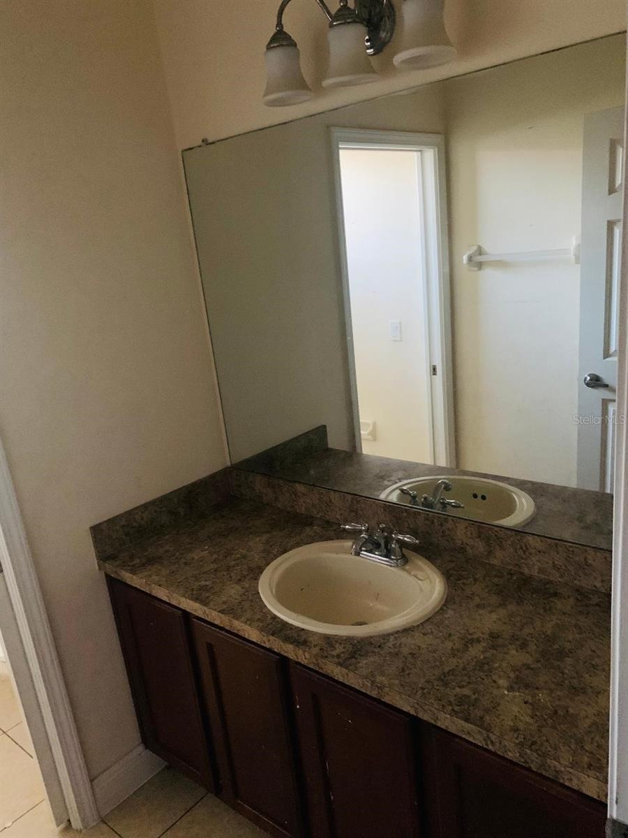 Image 6 of 9 For 2454 Hamlet Circle