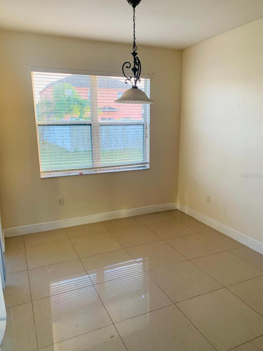 Image 7 of 9 For 2454 Hamlet Circle