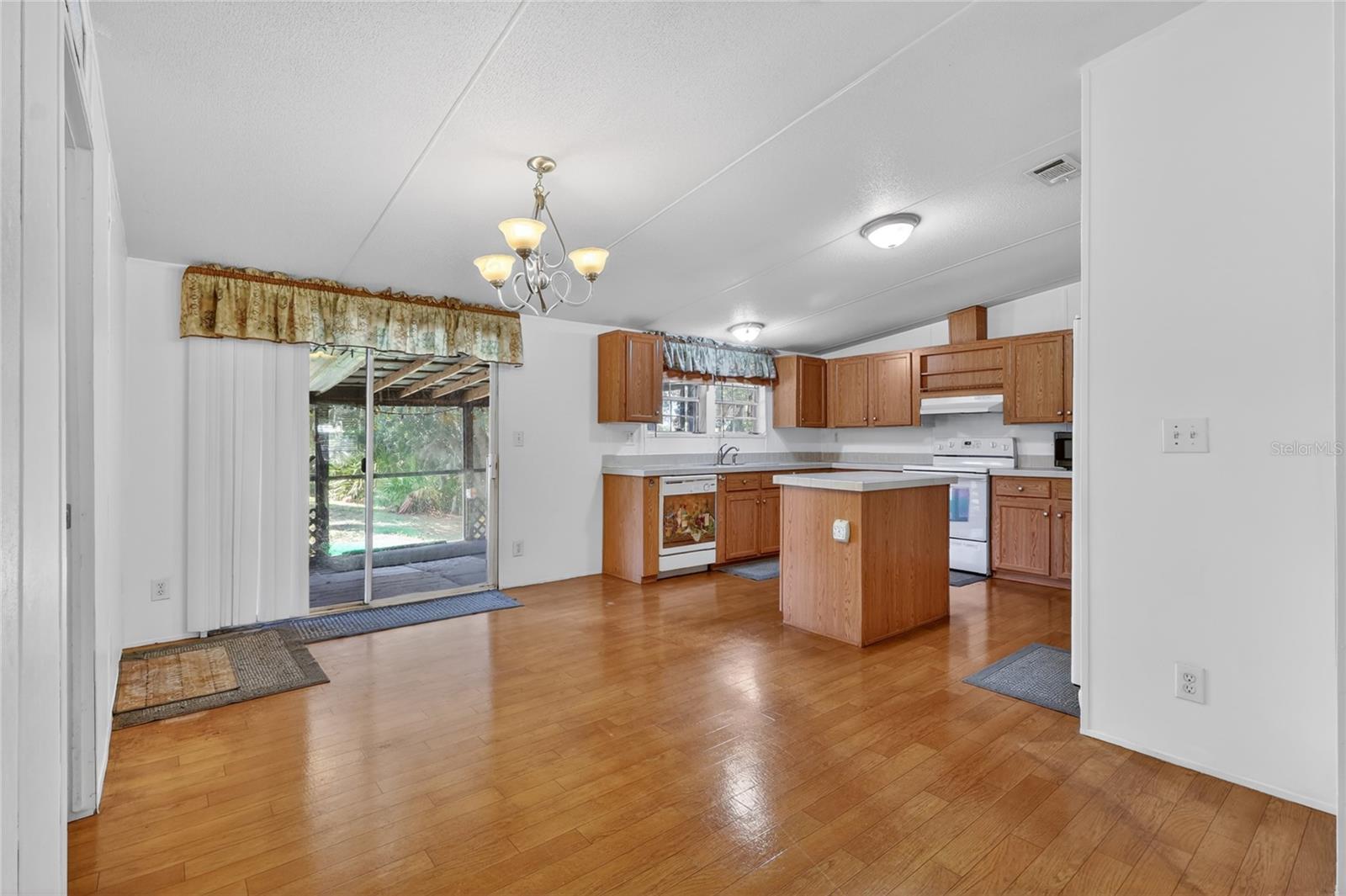 Image 15 of 63 For 227 Cracker Lane