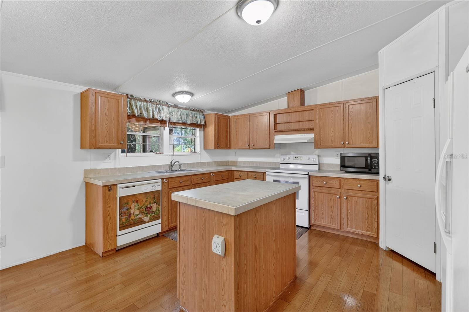 Image 17 of 63 For 227 Cracker Lane