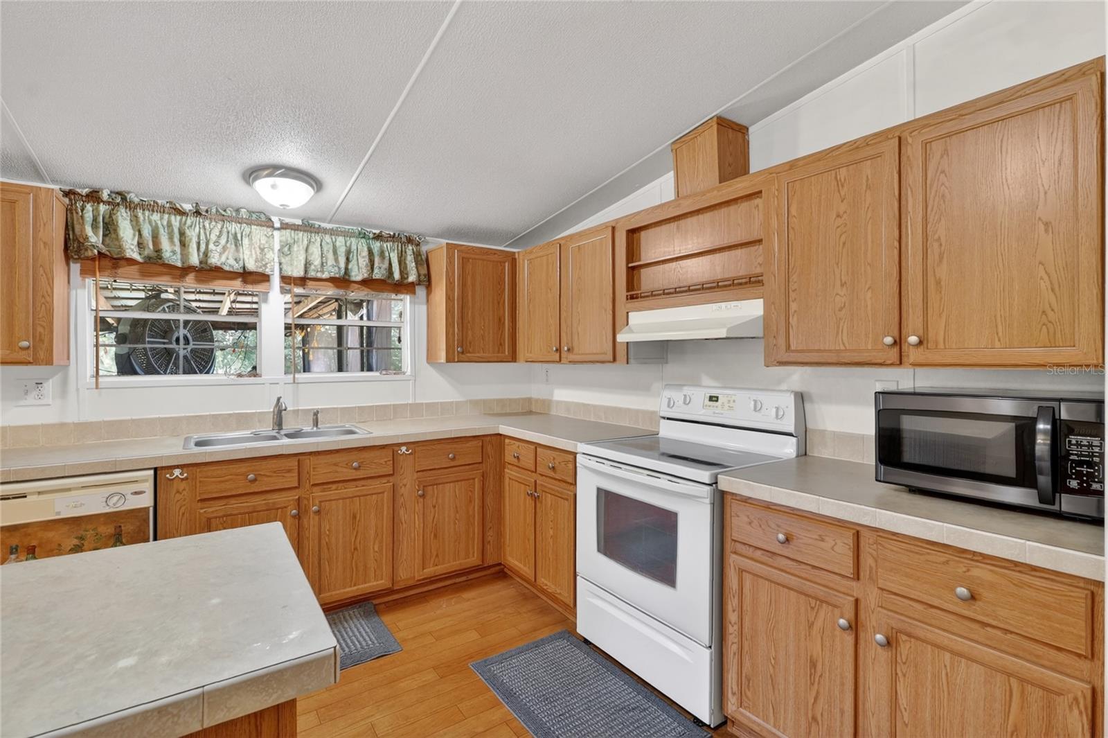 Image 23 of 63 For 227 Cracker Lane