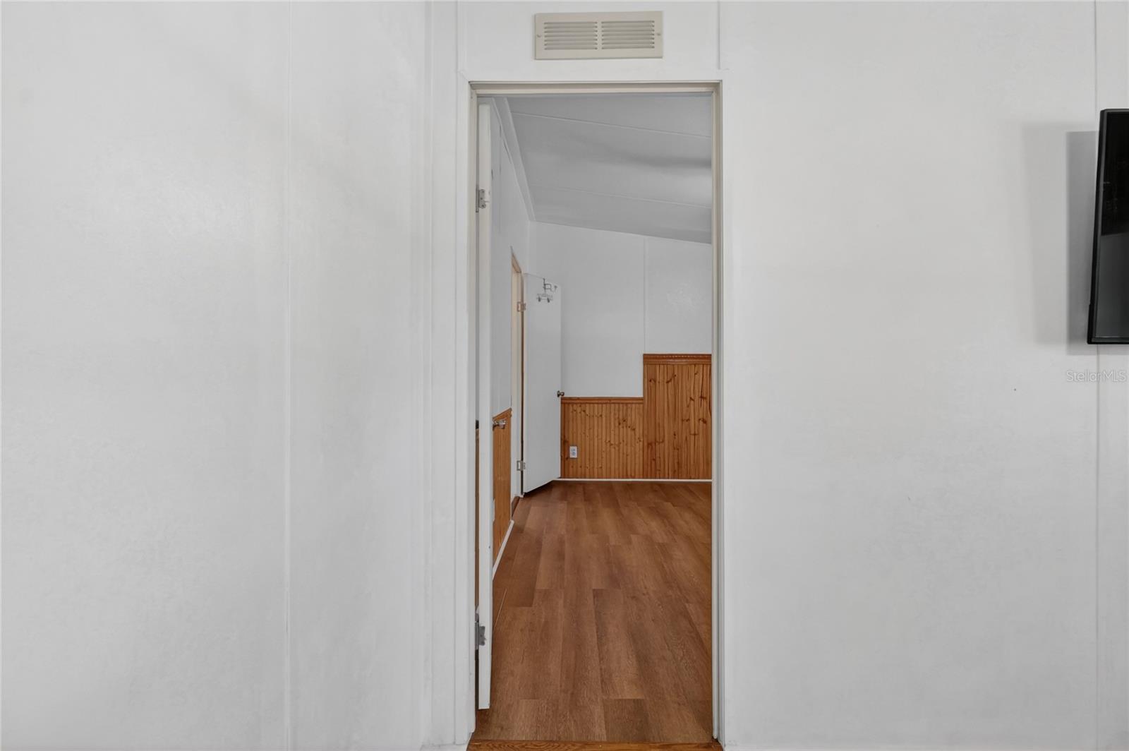 Image 26 of 63 For 227 Cracker Lane